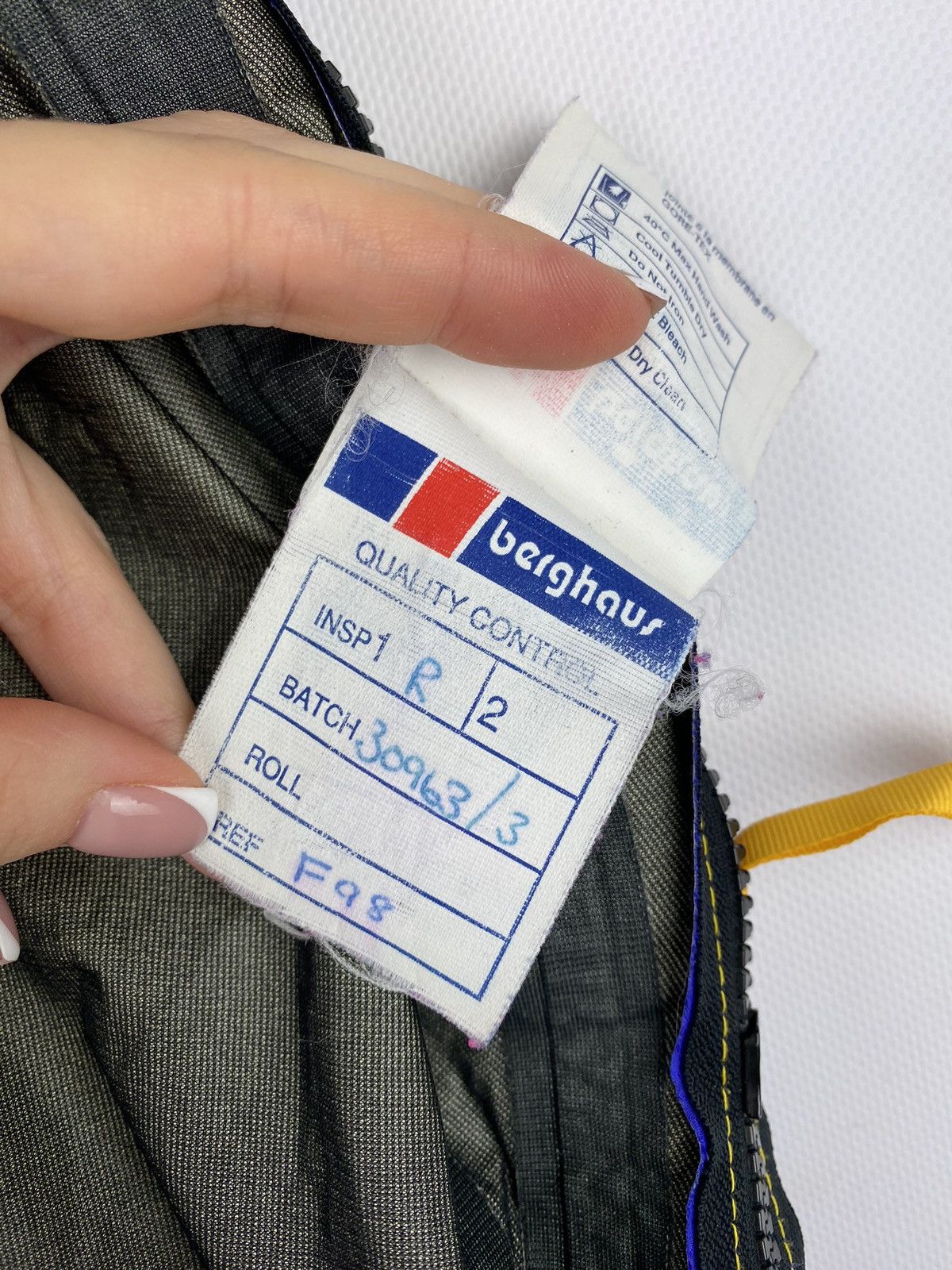 Berghaus × Vintage Berghaus vintage gore Tex thunderflash Jacket size S Size US S / EU 44-46 / 1 - 25 Thumbnail