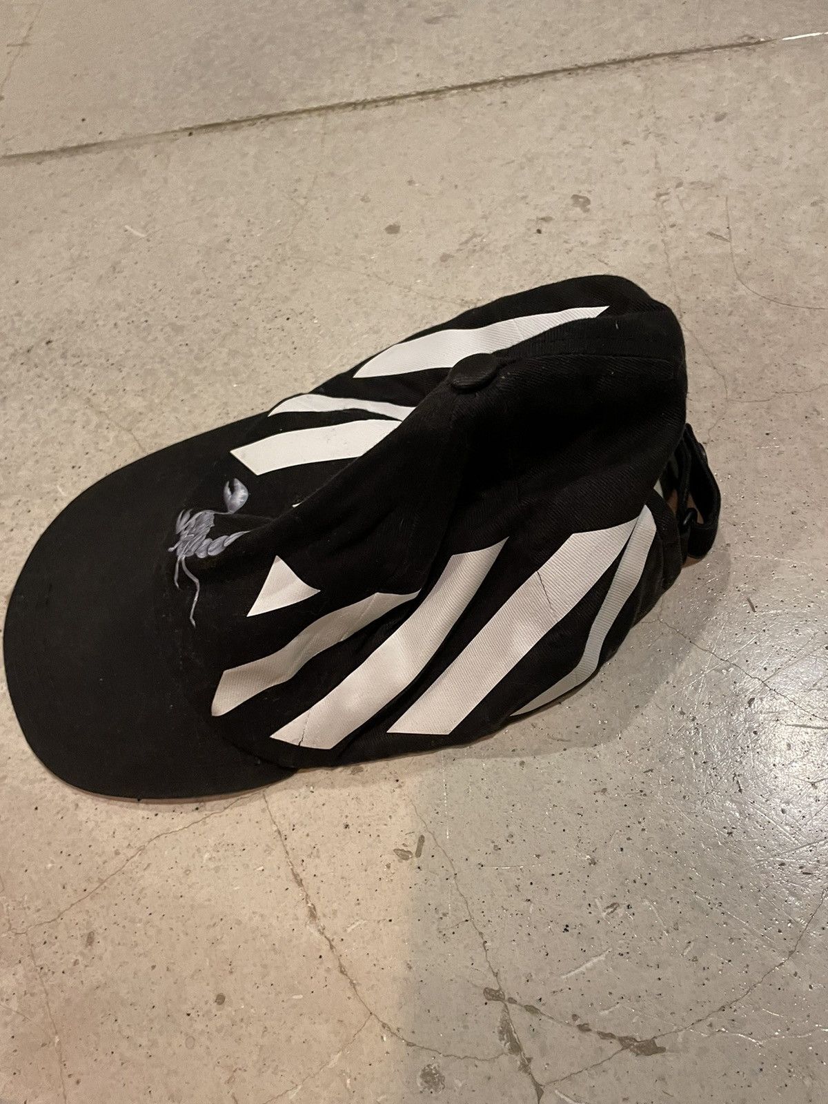Off-White Off white scorpion hat Size ONE SIZE - 4 Thumbnail