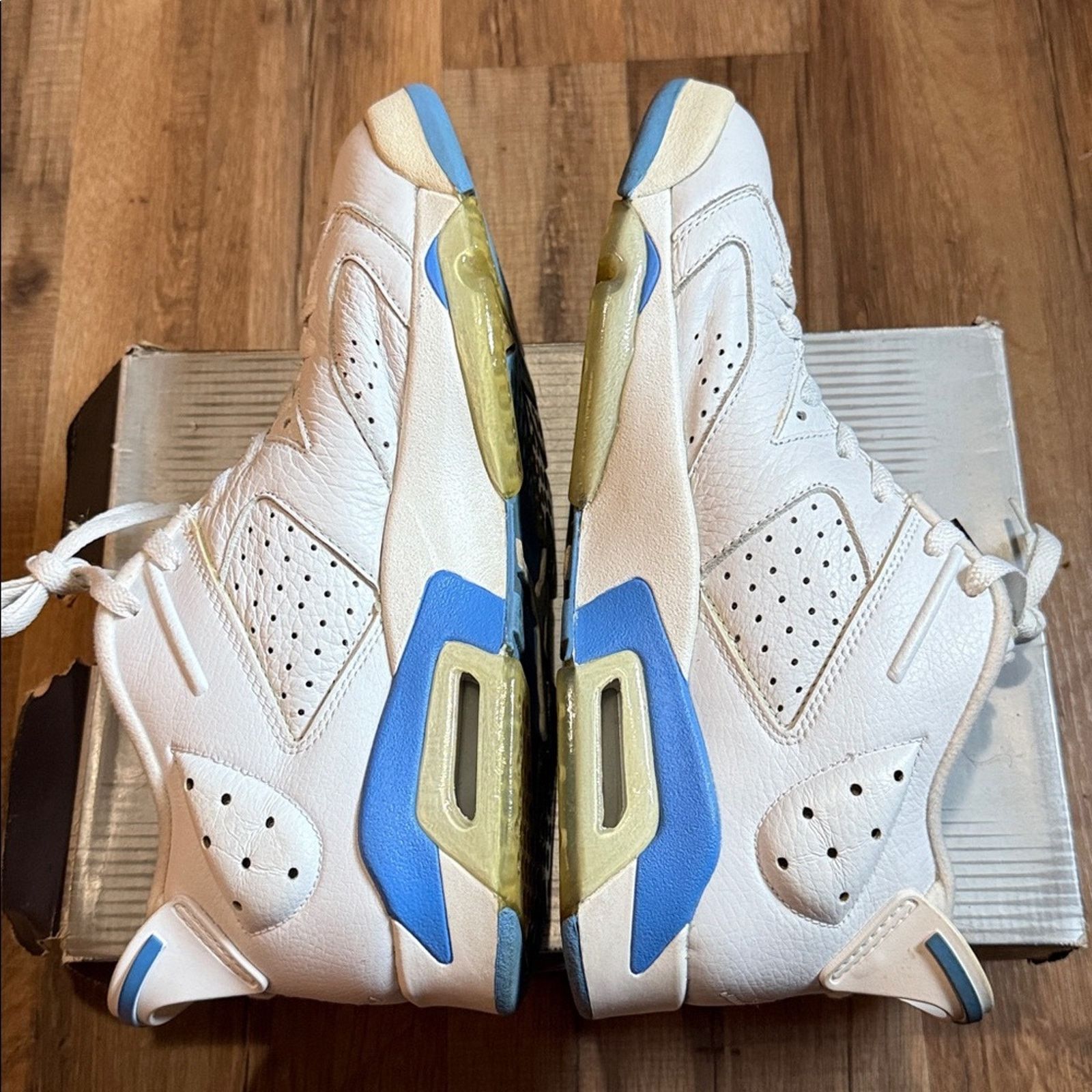 Jordan Brand 2002 Air Jordan 6 Retro Low UNC Size US 11 / EU 44 - 4 Thumbnail