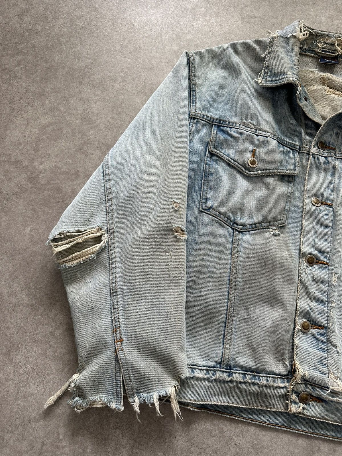 Vintage Vintage Sting Denim Jacket Thrashed Distressed Unique Rare Size US L / EU 52-54 / 3 - 12 Thumbnail