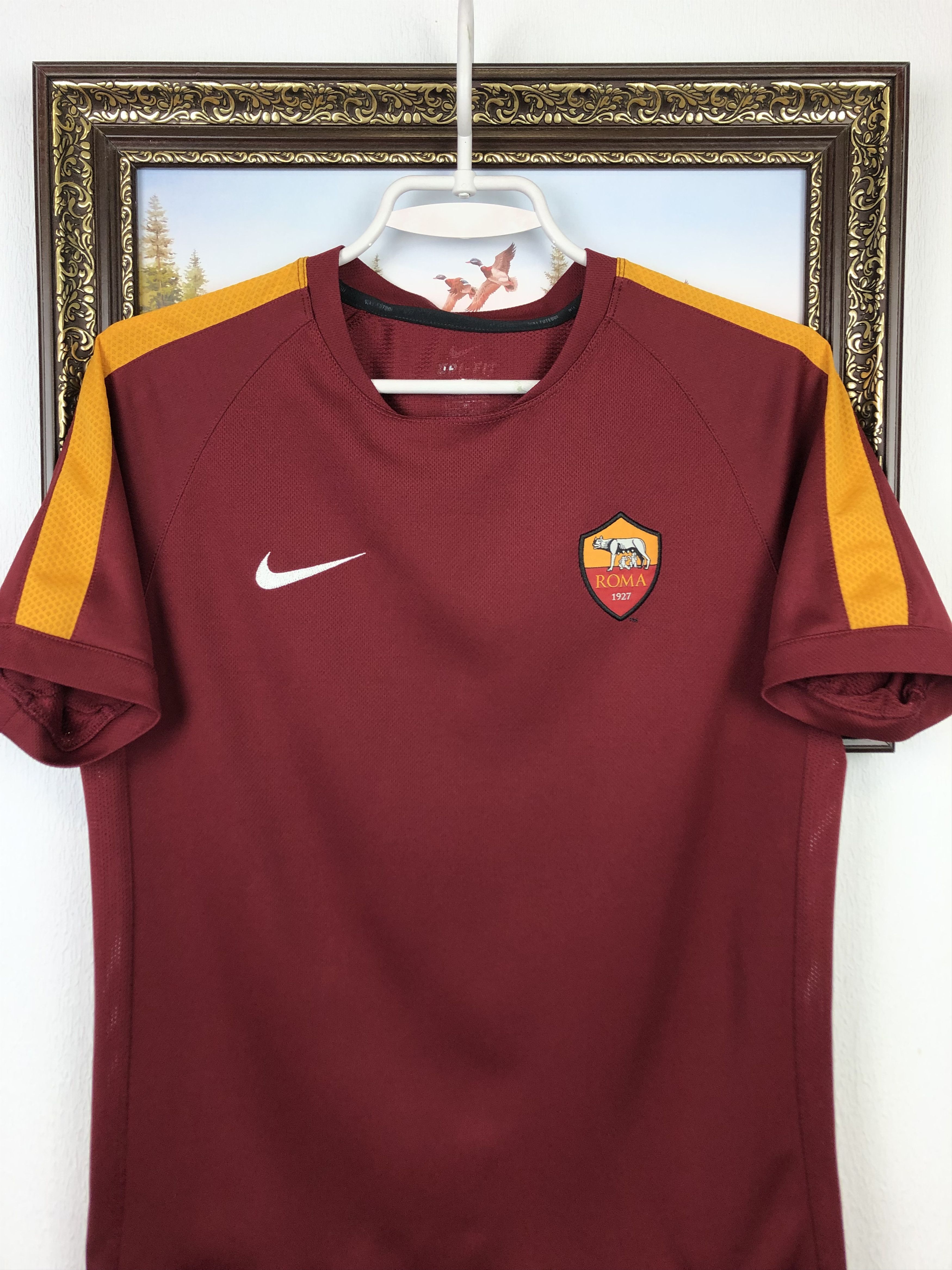 Nike Roma football shirt Soccer Jersey Nike Camiseta Size Boys Size US XXS / EU 40 - 2 Thumbnail