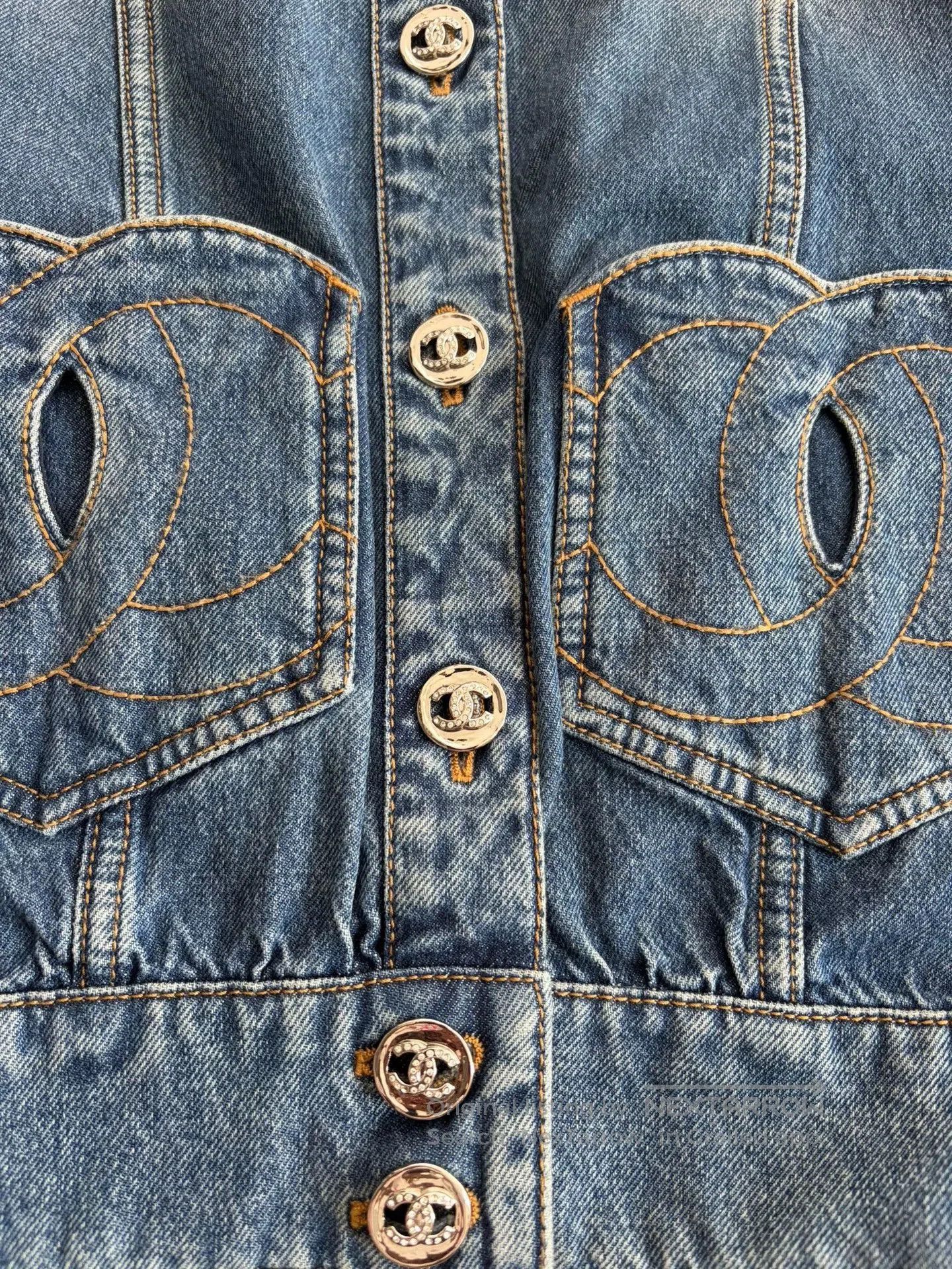 Chanel Chanel Heart Button Denim Jacket 36. Size US S / EU 44-46 / 1 - 3 Thumbnail