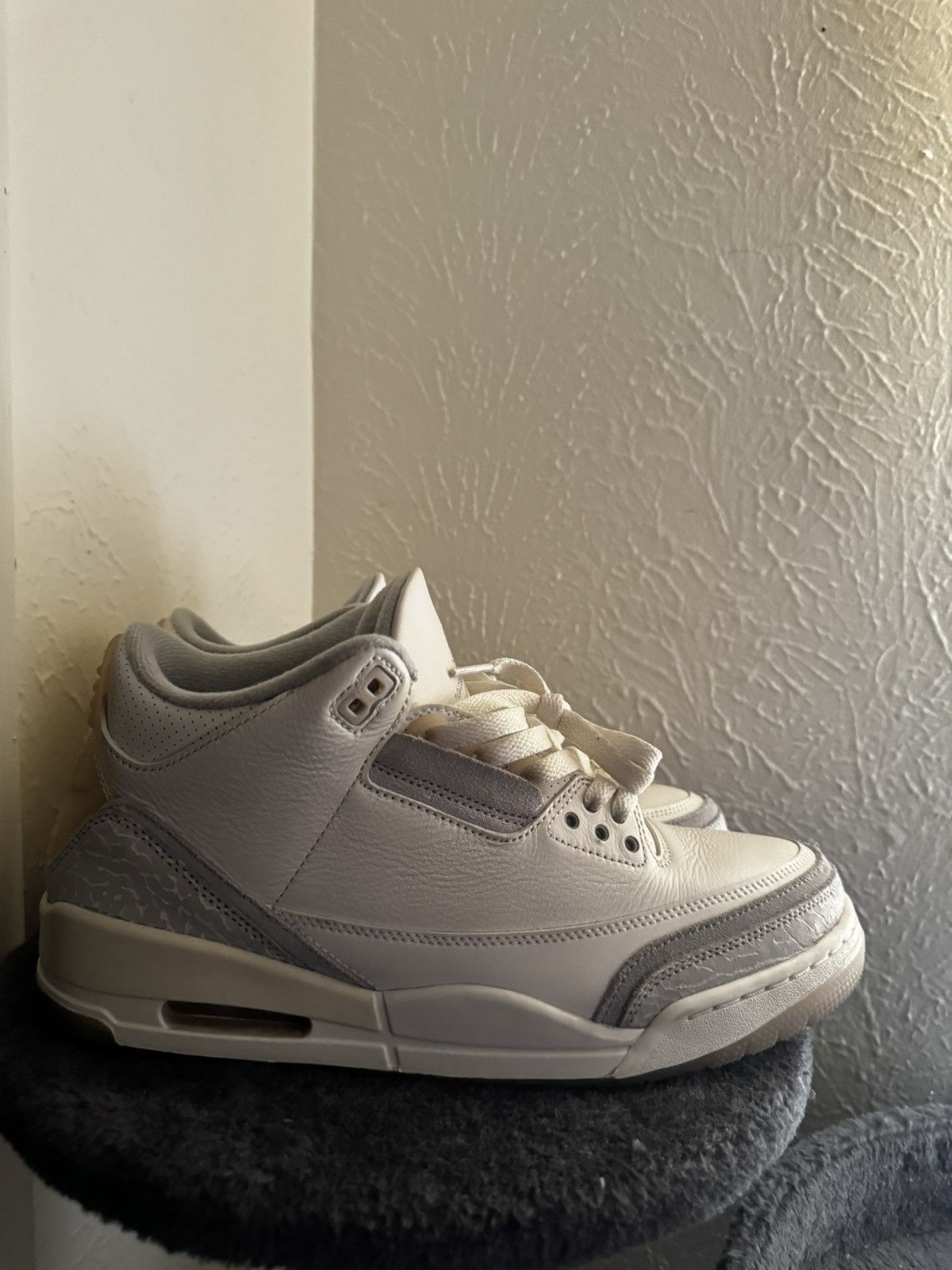 Jordan Brand Air Jordan 3 Retro SE Craft 'Ivory' Size US 9.5 / EU 42-43 - 1 Thumbnail