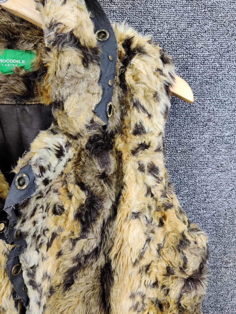 Lacoste Crocodile Ladies Leopard Fur Vest Size US M / EU 48-50 / 2 - 3 Thumbnail