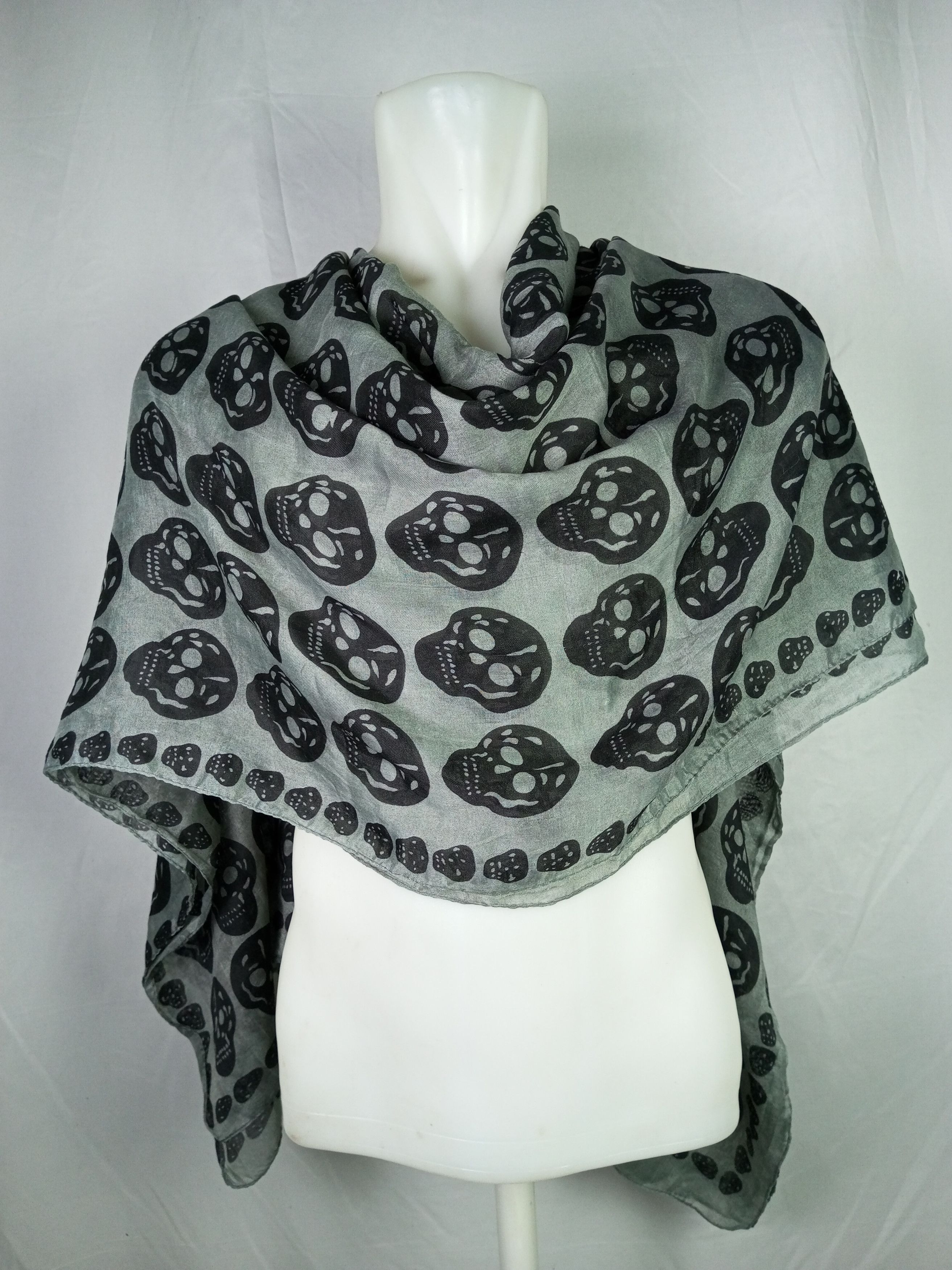 Japanese Brand Skulls Scarf Muffler Inspired By Alexander McQueen Size ONE SIZE - 5 Thumbnail
