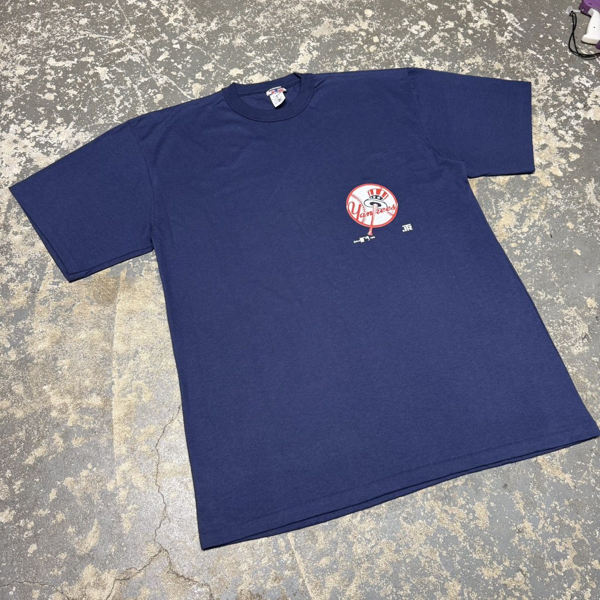 Vintage Vintage New York Yankees Small Logo 1996 Tshirt Size US L / EU 52-54 / 3 - 9 Thumbnail