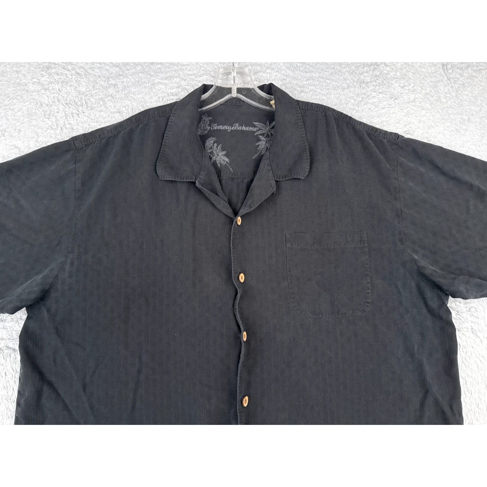 Tommy Bahama VINTAGE Tommy Bahama Shirt Men Extra Large XLX Black Palm 100% Silk Button Up Hawaiian Aloha Beach Vacation Resort Mens XL Size US XL / EU 56 / 4 - 4 Thumbnail