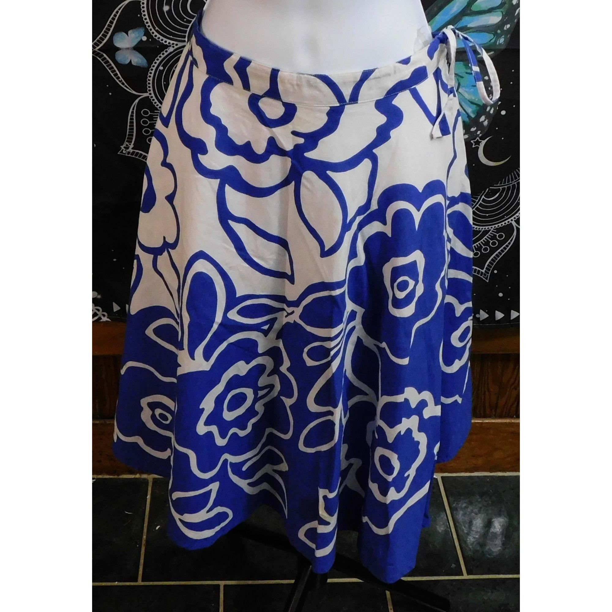 Apollo Apollo Blue And White Floral Midi Skirt Size 32" / US 10 / IT 46 - 1 Thumbnail