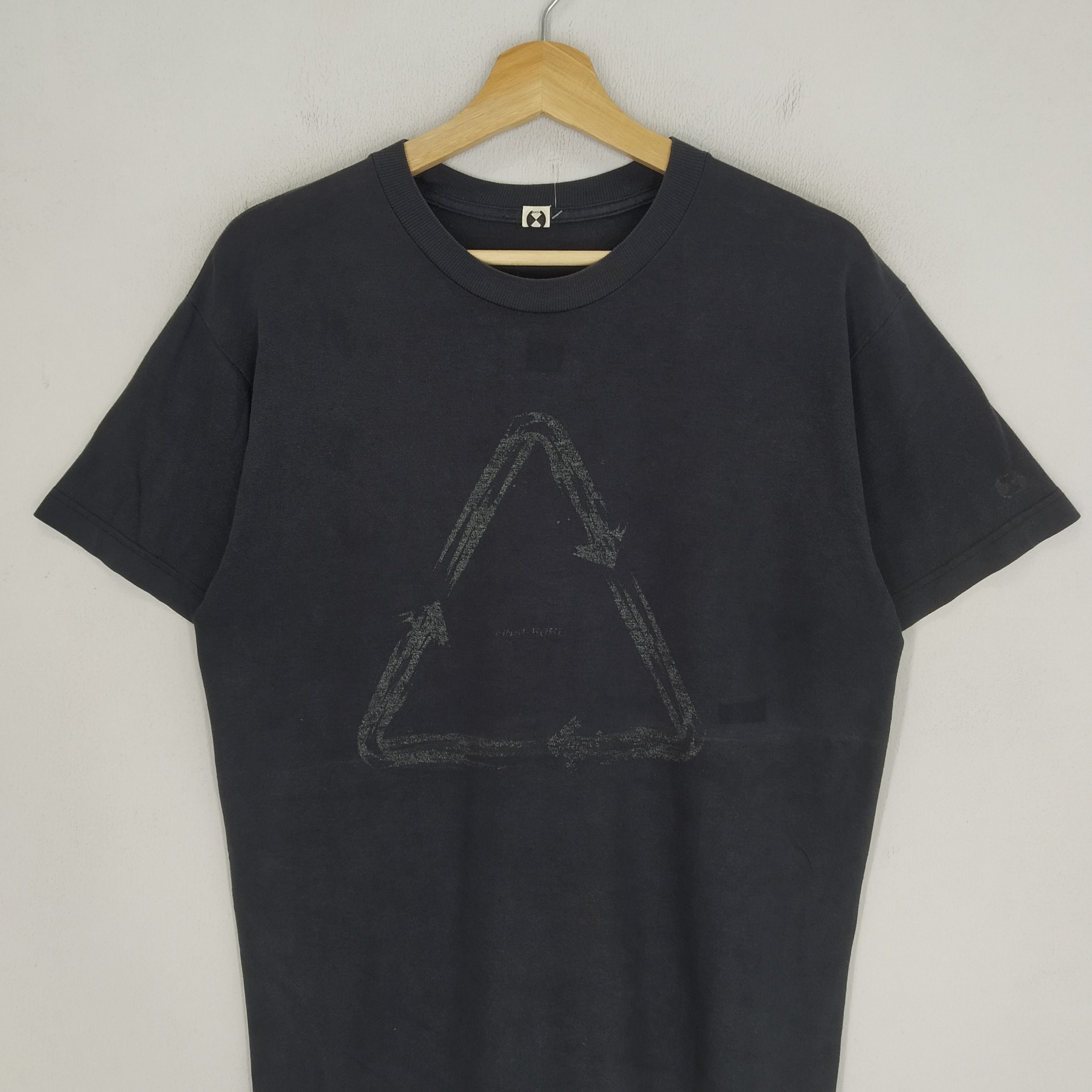Final Home Vintage Final Home Japan Brand Black Streetwear T-shirt Size US M / EU 48-50 / 2 - 3 Thumbnail