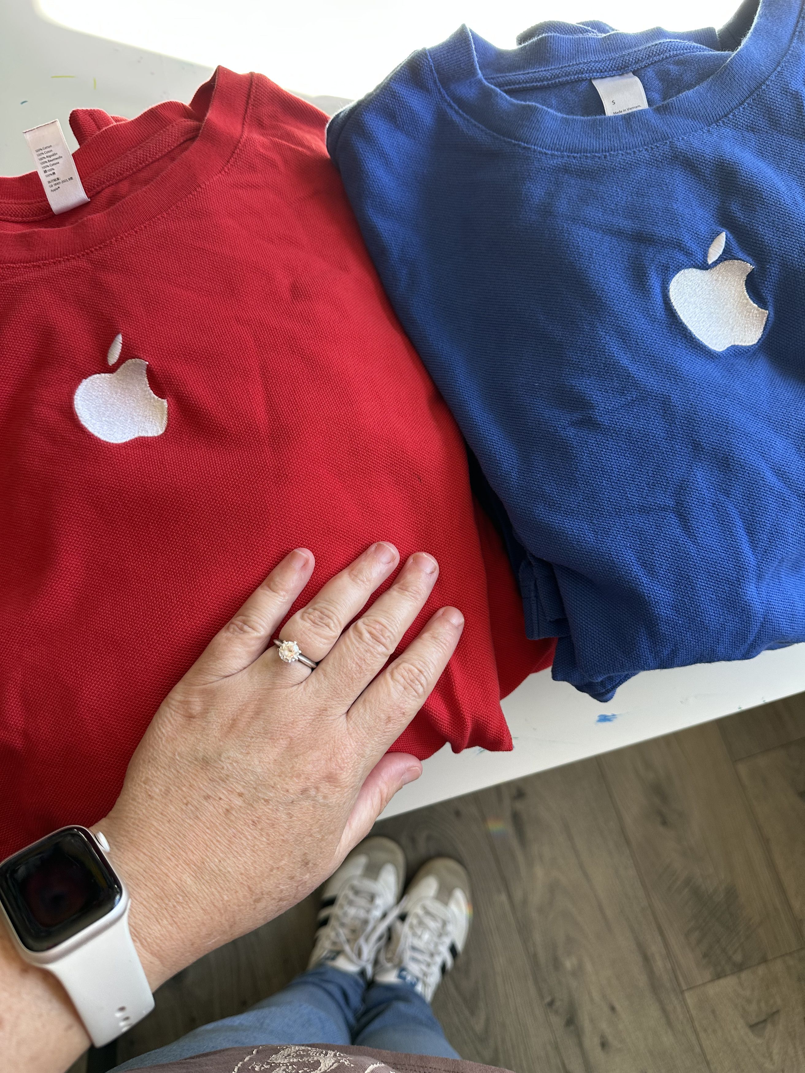 Apple Apple Store Genius Bar Red Embroidered Logo Short Sleeve Size M / US 6-8 / IT 42-44 - 4 Thumbnail