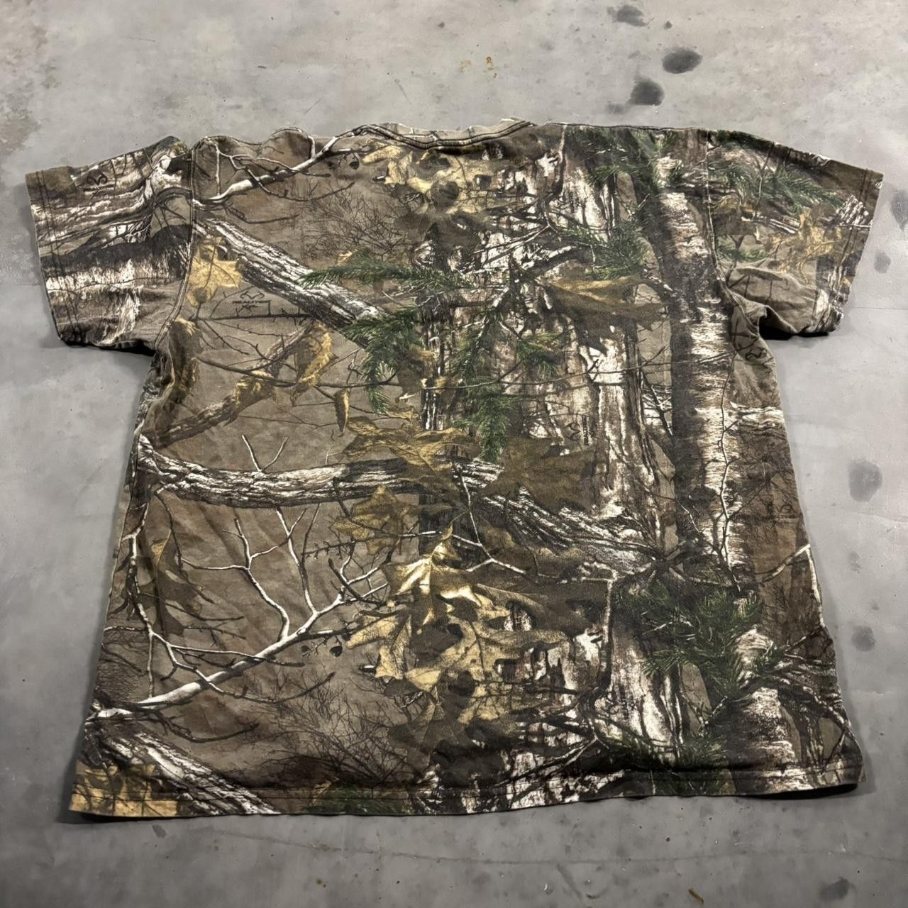 Vintage Crazy Vintage Y2K/2000s Real Tree Camo Russell Streetwear Essential Tee! Size 2XL Size US XXL / EU 58 / 5 - 4 Thumbnail