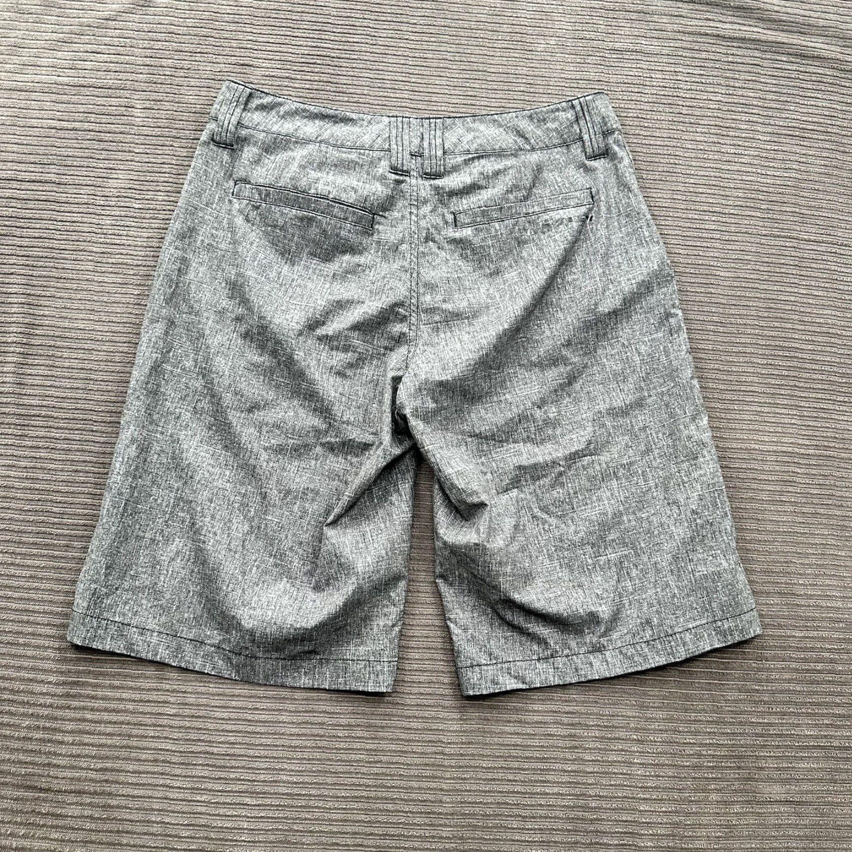 Oakley Oakley Shorts Men 30 Gray Polyester Outdoors Beach Weekend Inseam 11 in Regular 5-Pocket Logo Zipper Drawstring Board Style Mockup Size US 30 / EU 46 - 2 Thumbnail