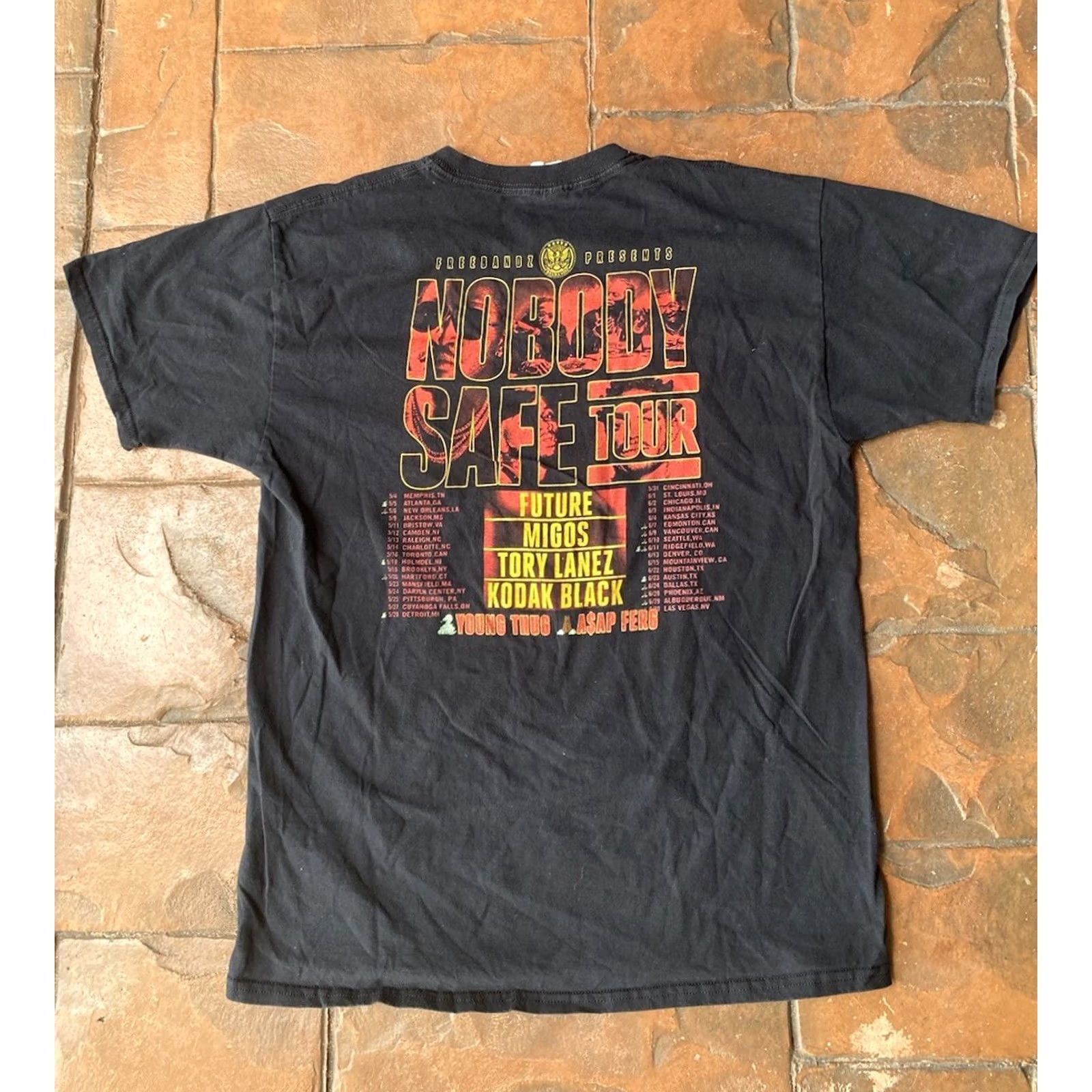Fruit Of The Loom VINTAGE Future Nobody Safe 2017 Tour T-Shirt Large Double Sided Hip Hop Mens T-Shirt Black Cotton Fruit of the Loom Classic Crew Neck Short Sleeve Size US L / EU 52-54 / 3 - 3 Thumbnail
