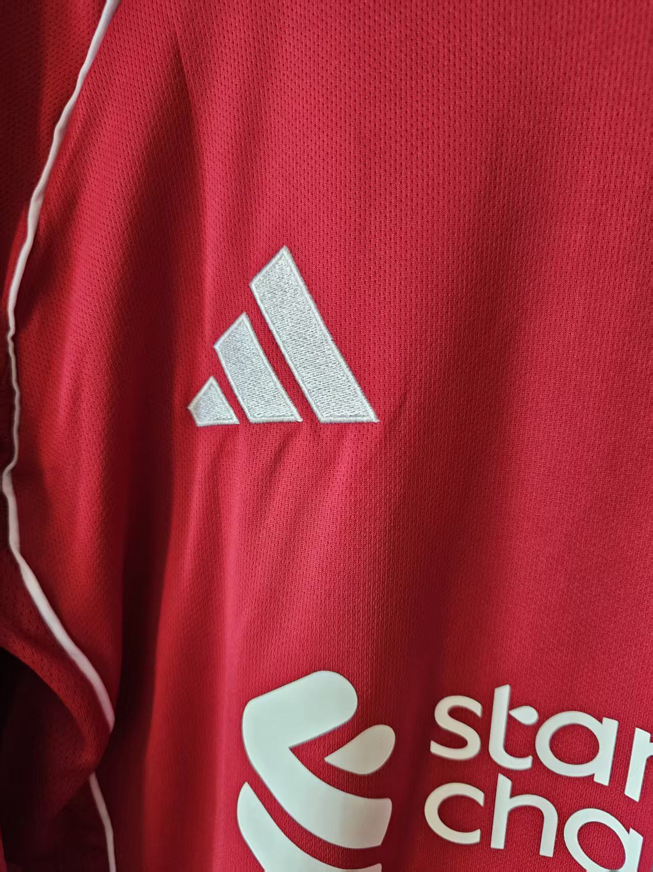 Other 2025 26 Liverpool #11 Mohamed Salah Jersey Longsleeve Size US L / EU 52-54 / 3 - 4 Thumbnail