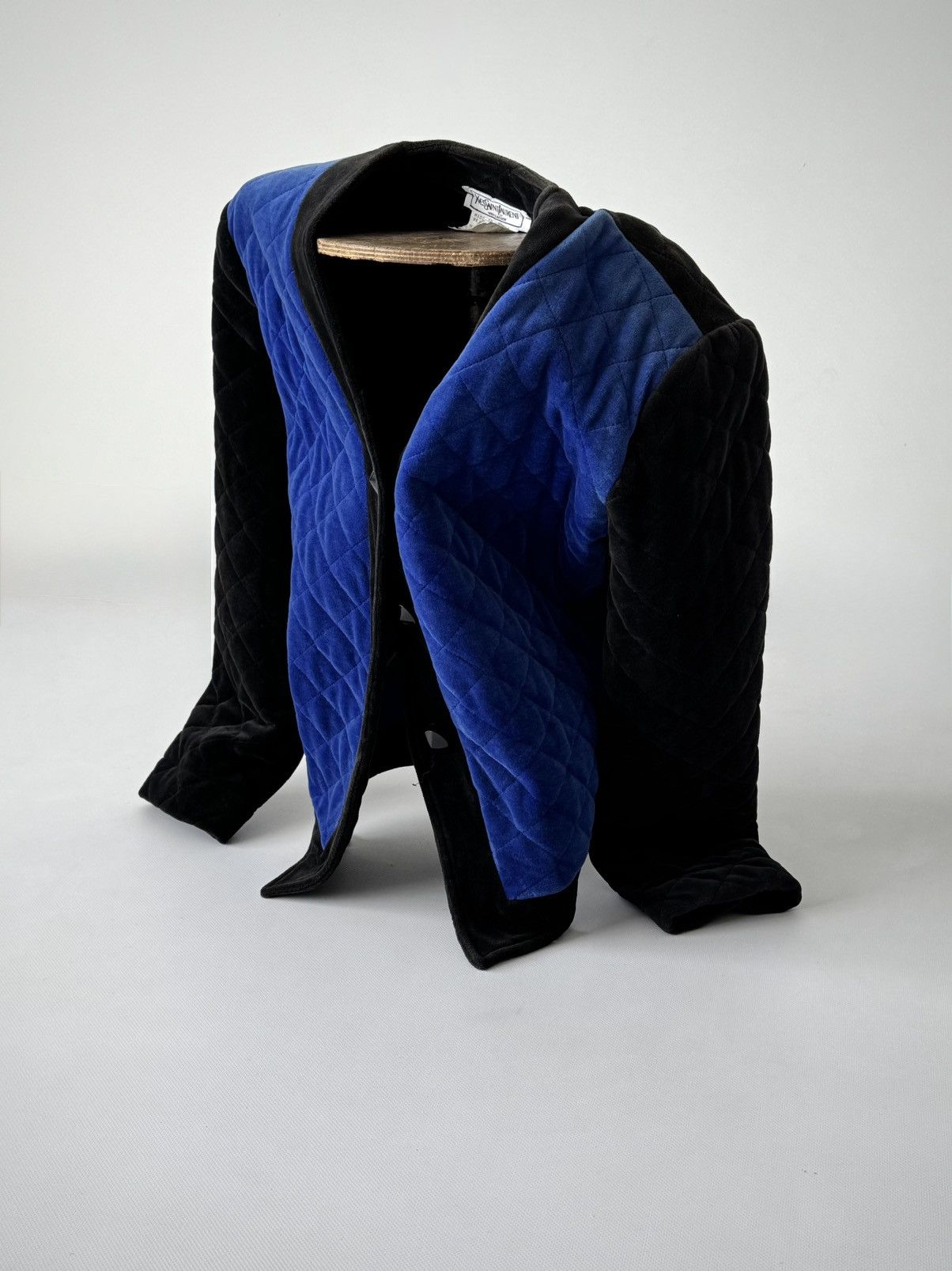 Yves Saint Laurent Vintage YSL Variation FW91 Quilted Velvet Jacket Size M / US 6-8 / IT 42-44 - 3 Thumbnail