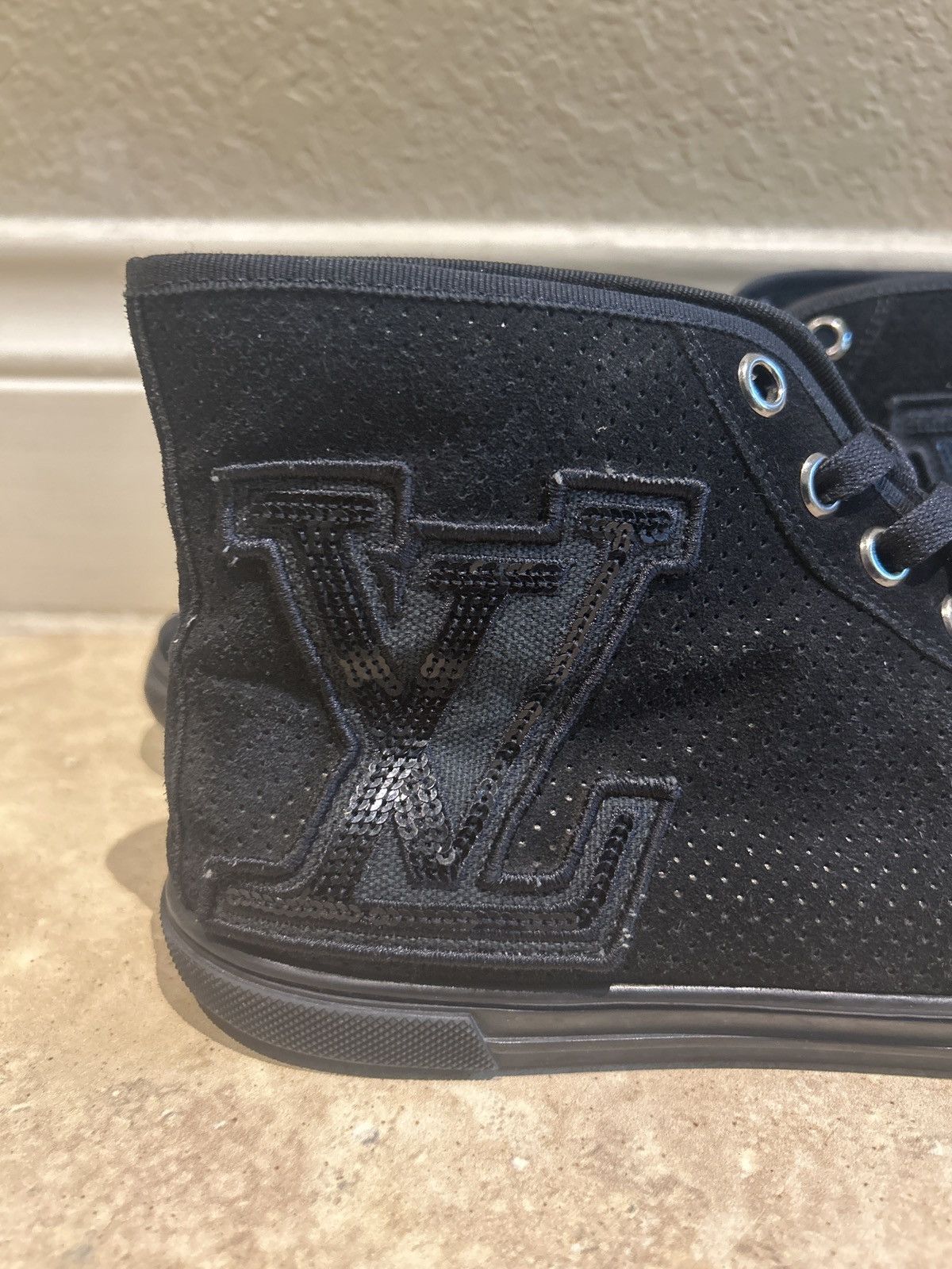 Louis Vuitton Louis Vuitton Black Suede High Top Sneakers size 39.5/8.5 Size US 8.5 / IT 38.5 - 5 Thumbnail