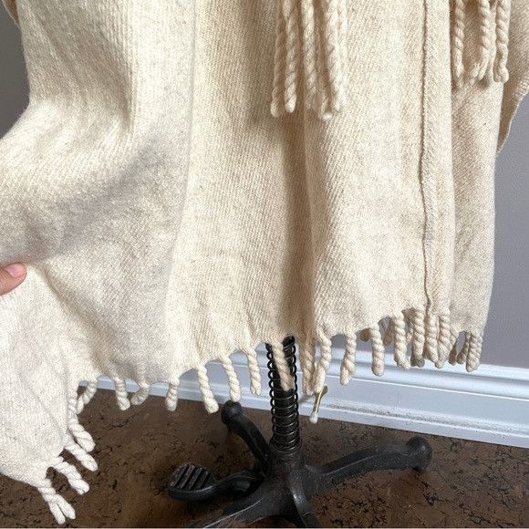 Vintage Ivory Wool Fringed Cape w/ Scarf Coat - O/S, Reversible Size ONE SIZE - 6 Thumbnail