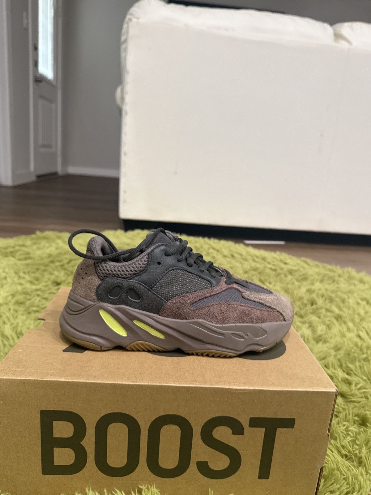 Yeezy Yeezy 700 boost “MAUVE” Size US 6.5 / IT 36.5 - 3 Thumbnail