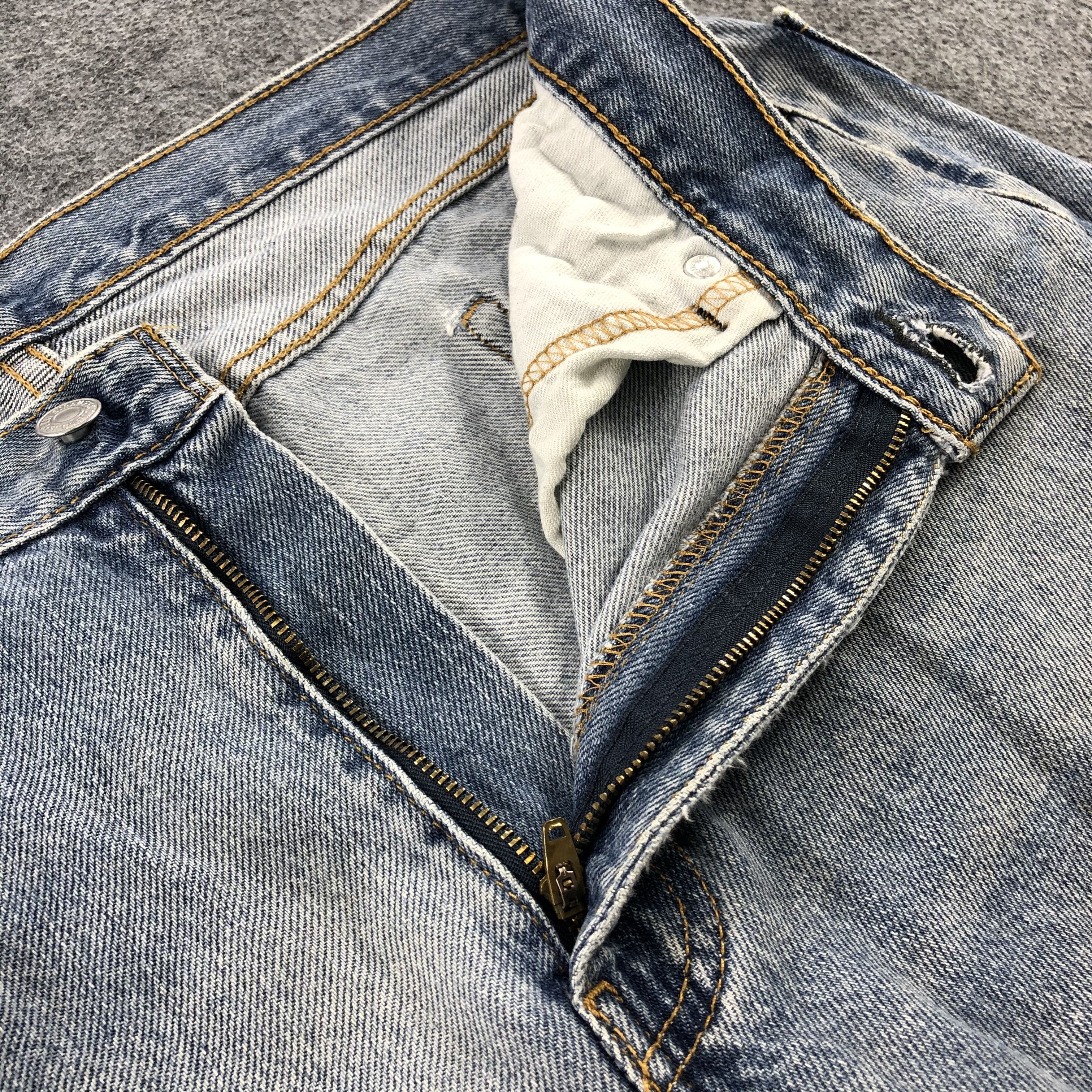 Levi's × Vintage Vintage Light Wash Levis 505 Jeans-JM1887 Size US 35 - 7 Thumbnail