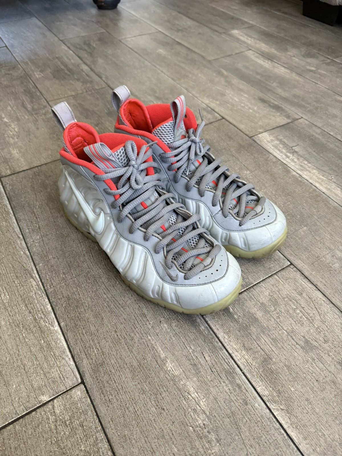 Nike Nike glow in the dark foamposites Size US 10 / EU 43 - 1 Thumbnail