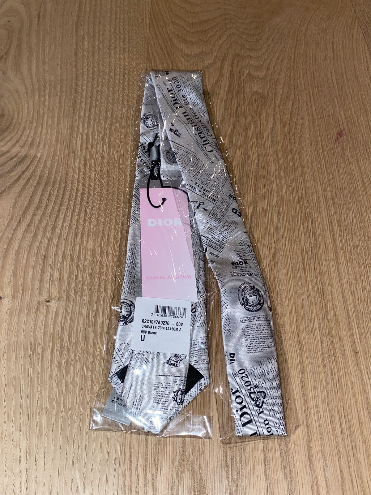 Daniel Arsham × Dior Daniel Arsham x Dior Tie Newspaper Size ONE SIZE - 4 Thumbnail
