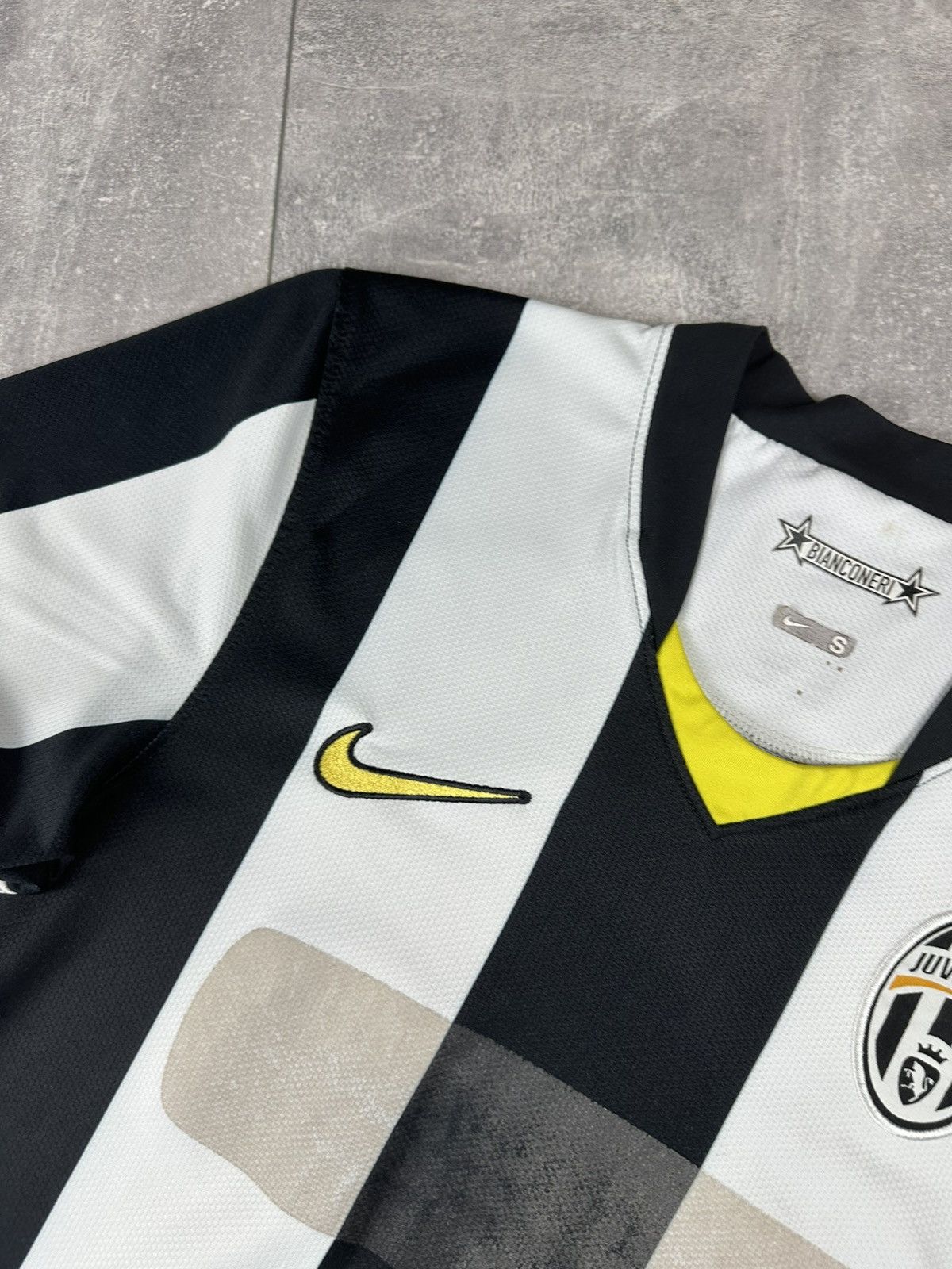 Nike Nike Juventus 2009/10 Home Soccer Football Jersey Size US S / EU 44-46 / 1 - 8 Thumbnail