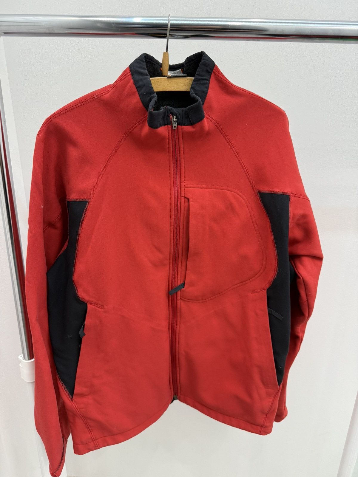 Nike ACG Nike ACG Red Technical Track Light Softshell Jacket Size US L / EU 52-54 / 3 - 1 Thumbnail