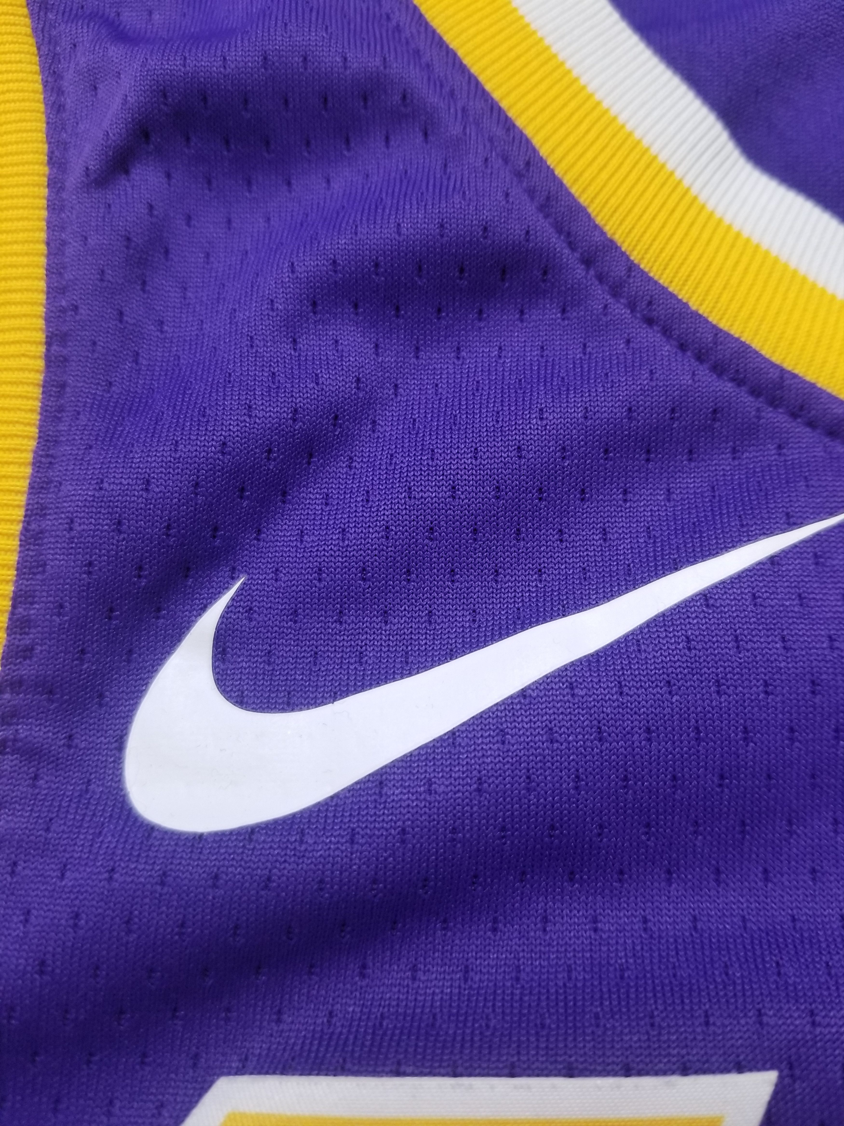 Nike Nike Los Angeles Lakers LeBron James #23 Swingman NBA Jersey Size US M / EU 48-50 / 2 - 9 Thumbnail