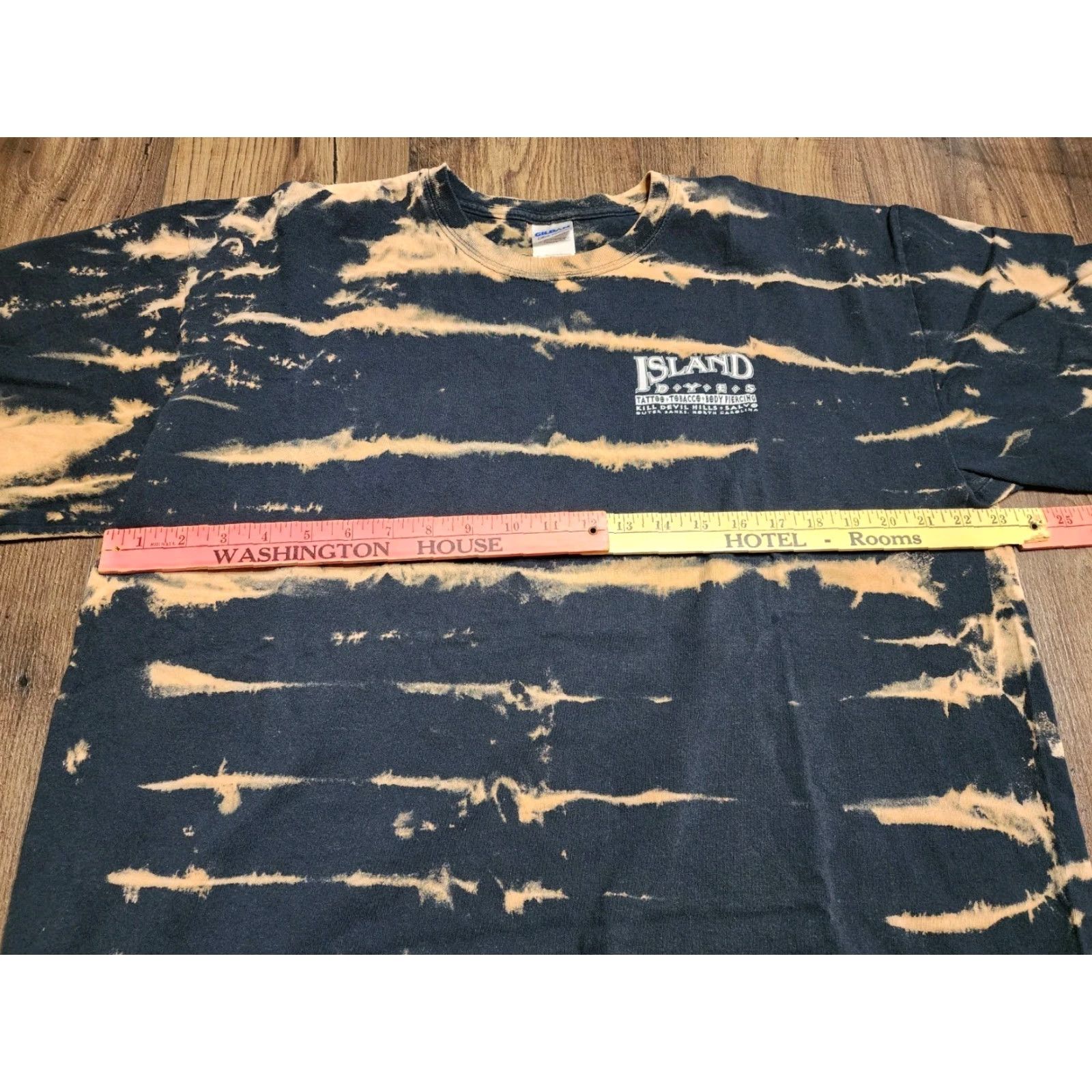 Gildan VINTAGE Gildan Mens XL T-Shirt Black Bleach Light District Outer Banks NC Distressed Short Sleeve Crew Neck Size US XL / EU 56 / 4 - 3 Thumbnail