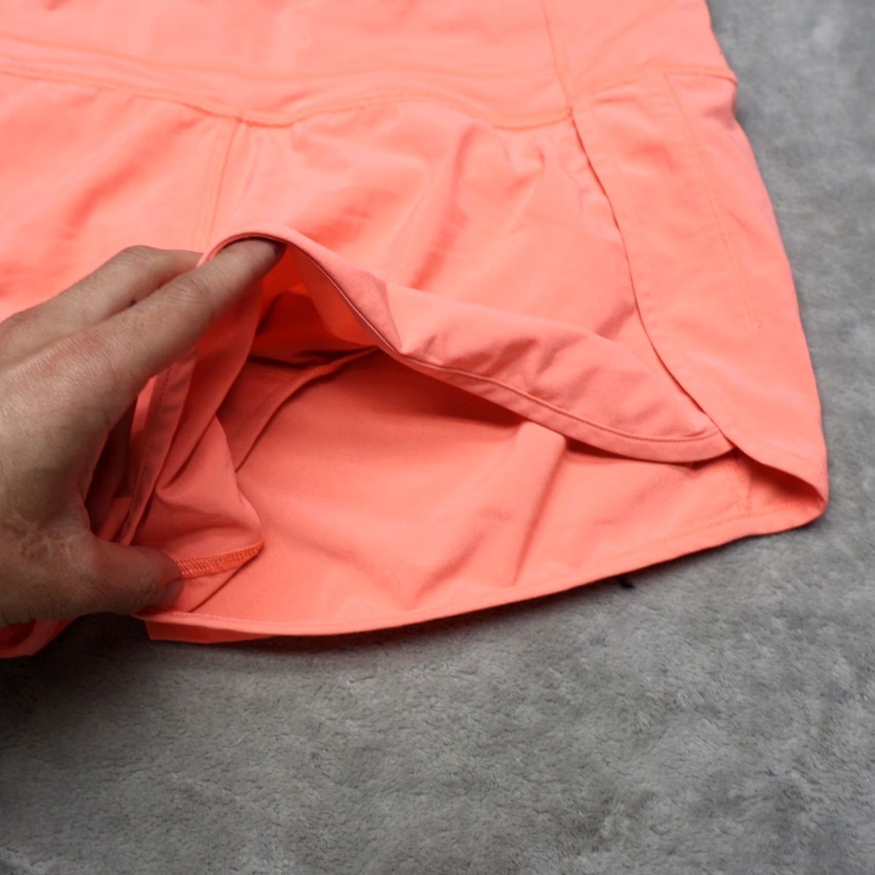 Lululemon Lululemon Shorts Women 6 Peach Run Times Stretch Wicking Drawcord Zip Pocket 4" Athletic Summer Activewear Shirt/Hip? Size 28" / US 6 / IT 42 - 4 Thumbnail