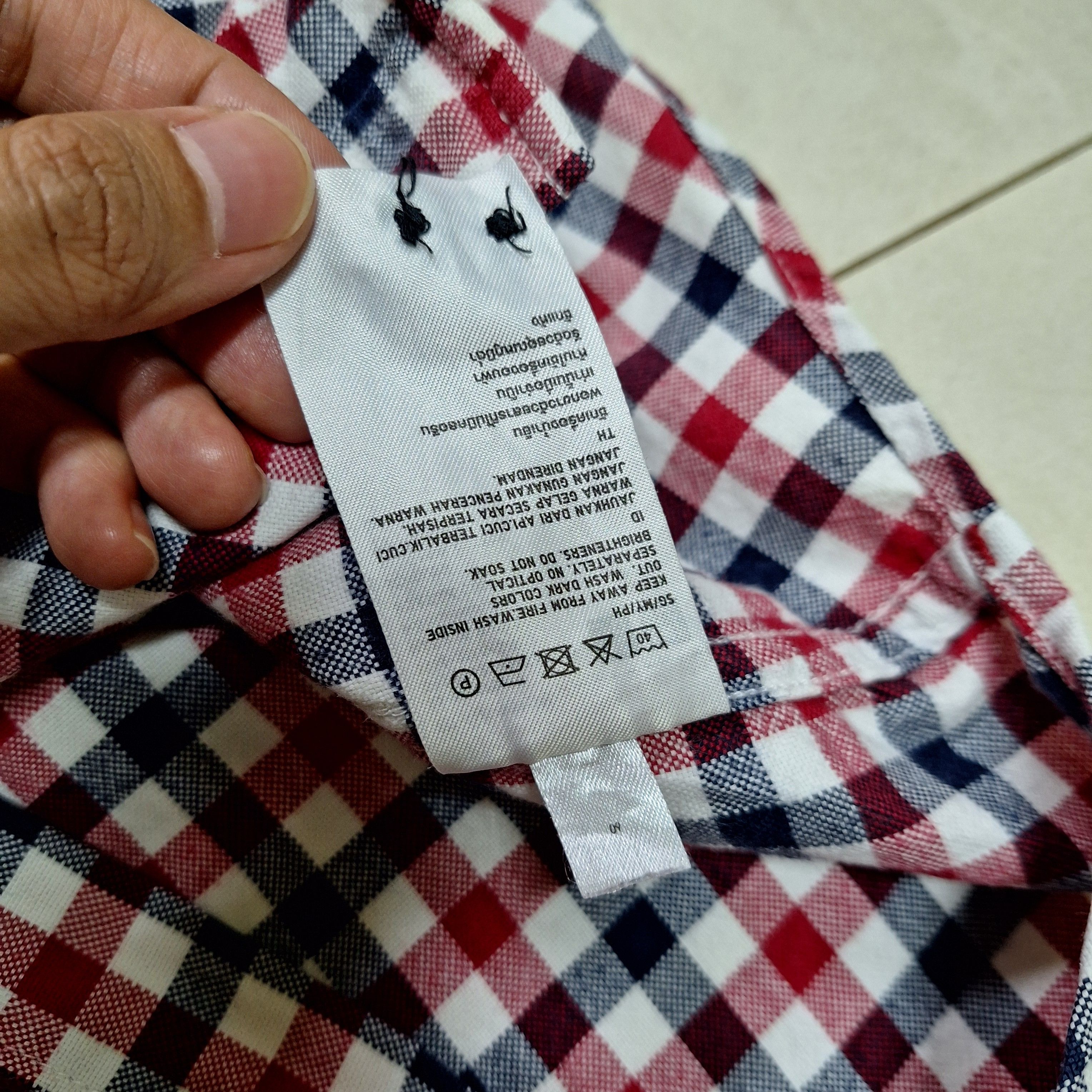 Uniqlo Uniqlo Small Checkered Button Shirt Size US S / EU 44-46 / 1 - 6 Thumbnail