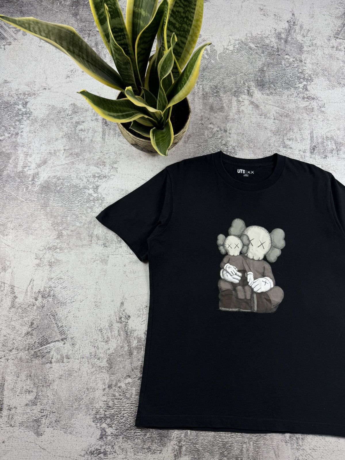 Kaws × Uniqlo KAWS X UNIQLO Graphic Tee Designer Medium Jersey T Shirt Size US M / EU 48-50 / 2 - 2 Thumbnail