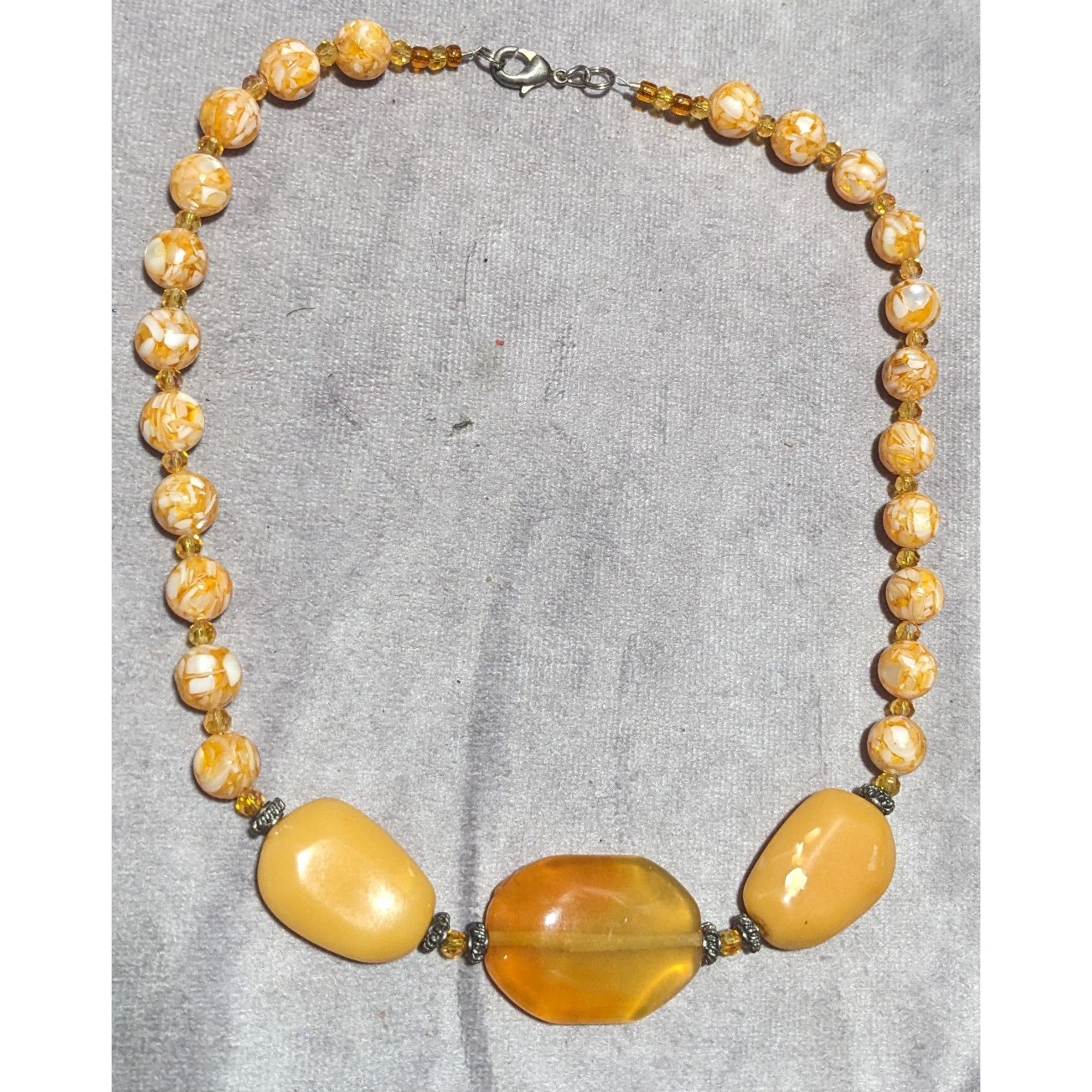 Other Retro Orange Cream Chunky Beaded Necklace Size ONE SIZE - 9 Thumbnail