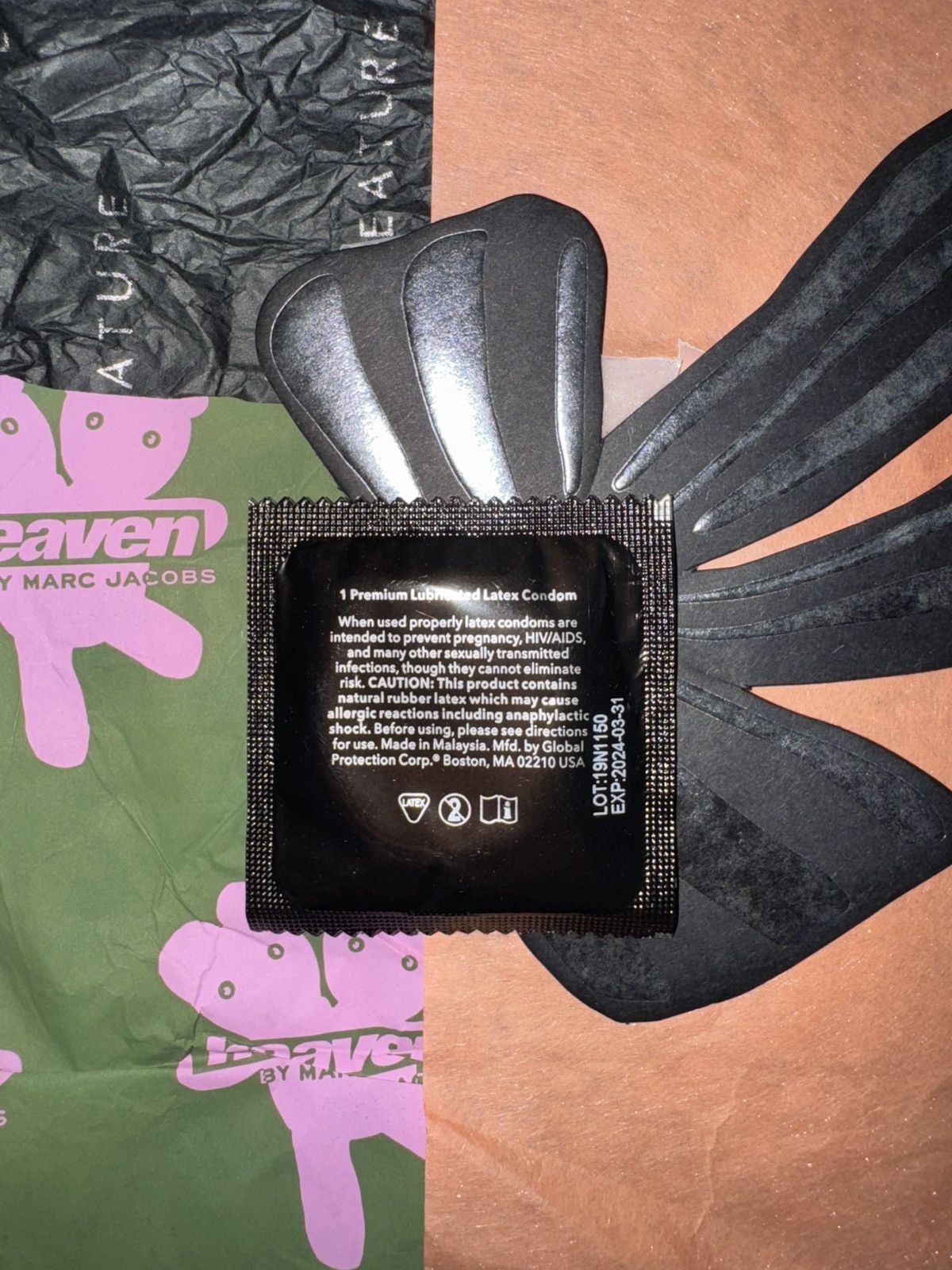 Yves Saint Laurent Saint Laurent “valentines day” rare condom Size ONE SIZE - 7 Thumbnail
