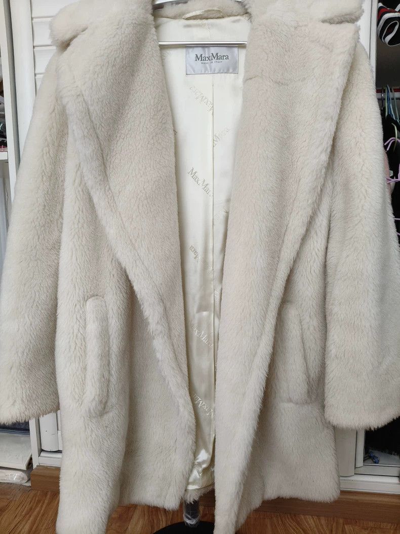 Max Mara Max Mara Teddy White Mid-Length Size XS / US 0-2 / IT 36-38 - 1 Thumbnail