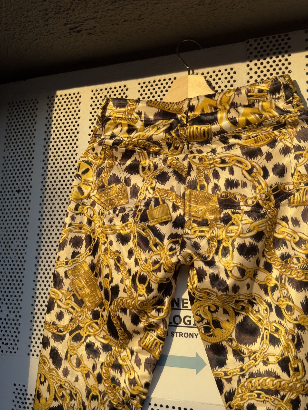 H&M × Moschino MOSCHINO H&M Women's Gold Chain Iconic Pants Size 36 US 4 Size 27" / US 4 / IT 40 - 9 Thumbnail