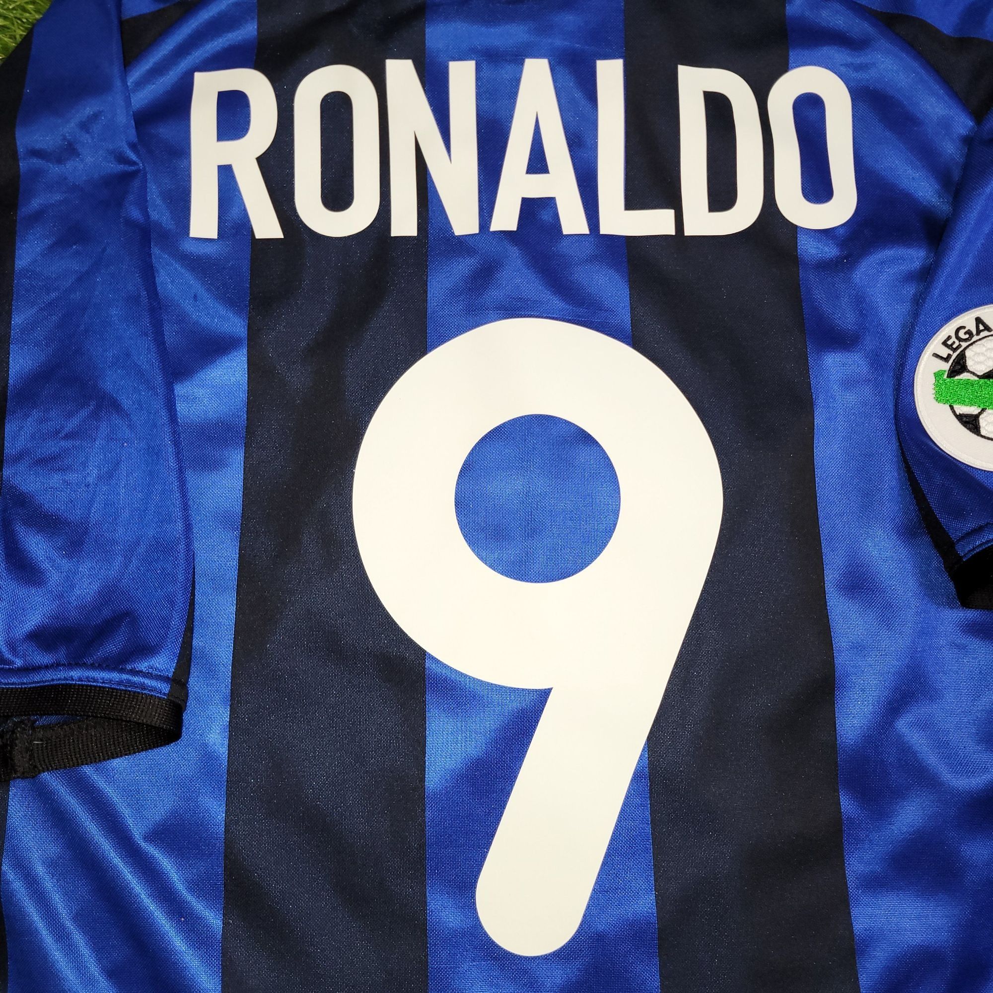 Nike Ronaldo Inter Milan 2001 2002 Soccer Jersey Shirt L Size US L / EU 52-54 / 3 - 3 Thumbnail