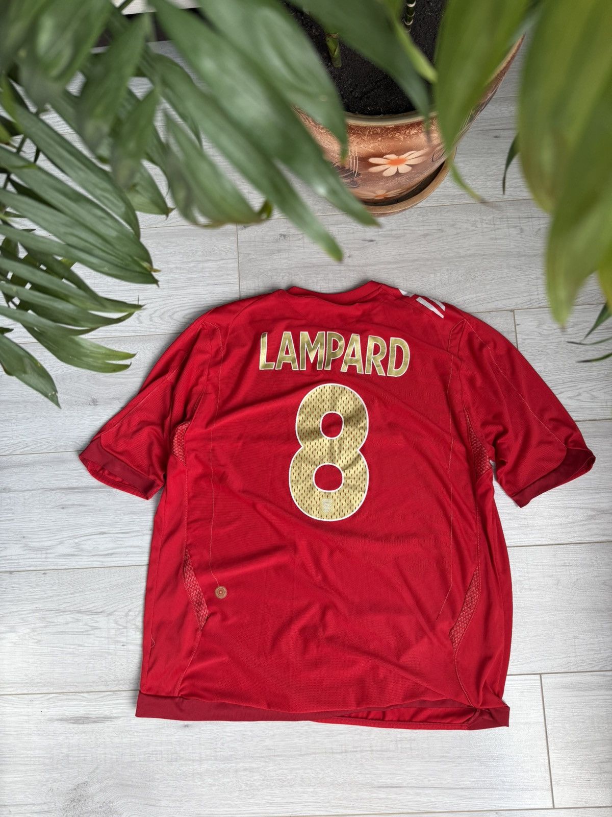 Umbro “2006 England Away Shirt Lampard #8 Umbro Red Jersey shirt Size US XL / EU 56 / 4 - 1 Thumbnail