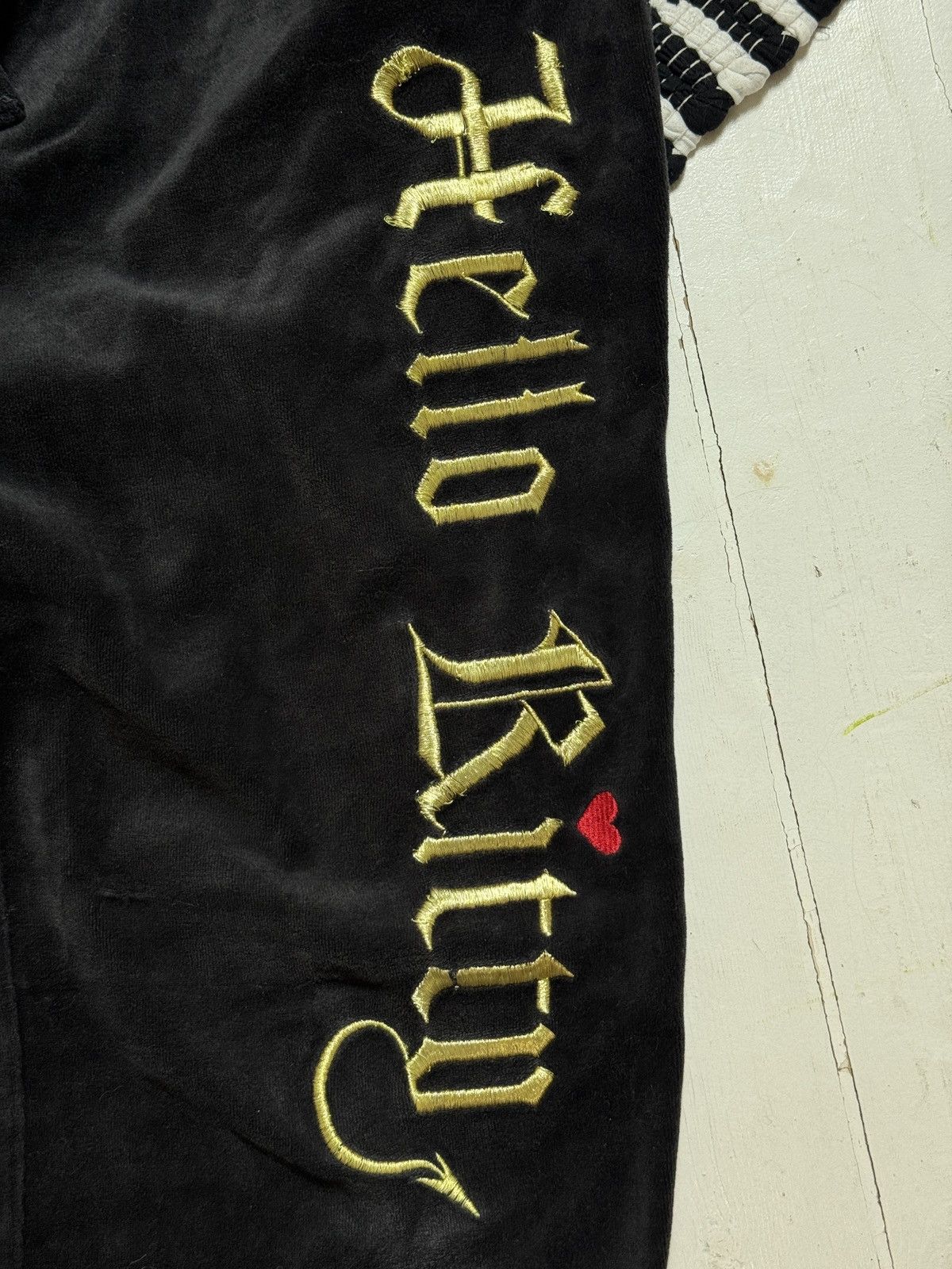 Cartoon Network VINTAGE HELLO KITTY VELOUR TRACKSUIT Size M / US 6-8 / IT 42-44 - 10 Thumbnail