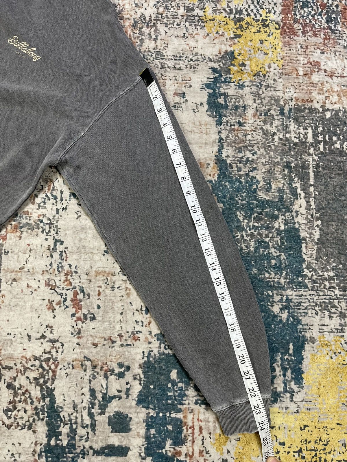 Billabong Vtg 90s Billabong Embossed Logo Faded Grey Sweatshirt Size US M / EU 48-50 / 2 - 11 Thumbnail
