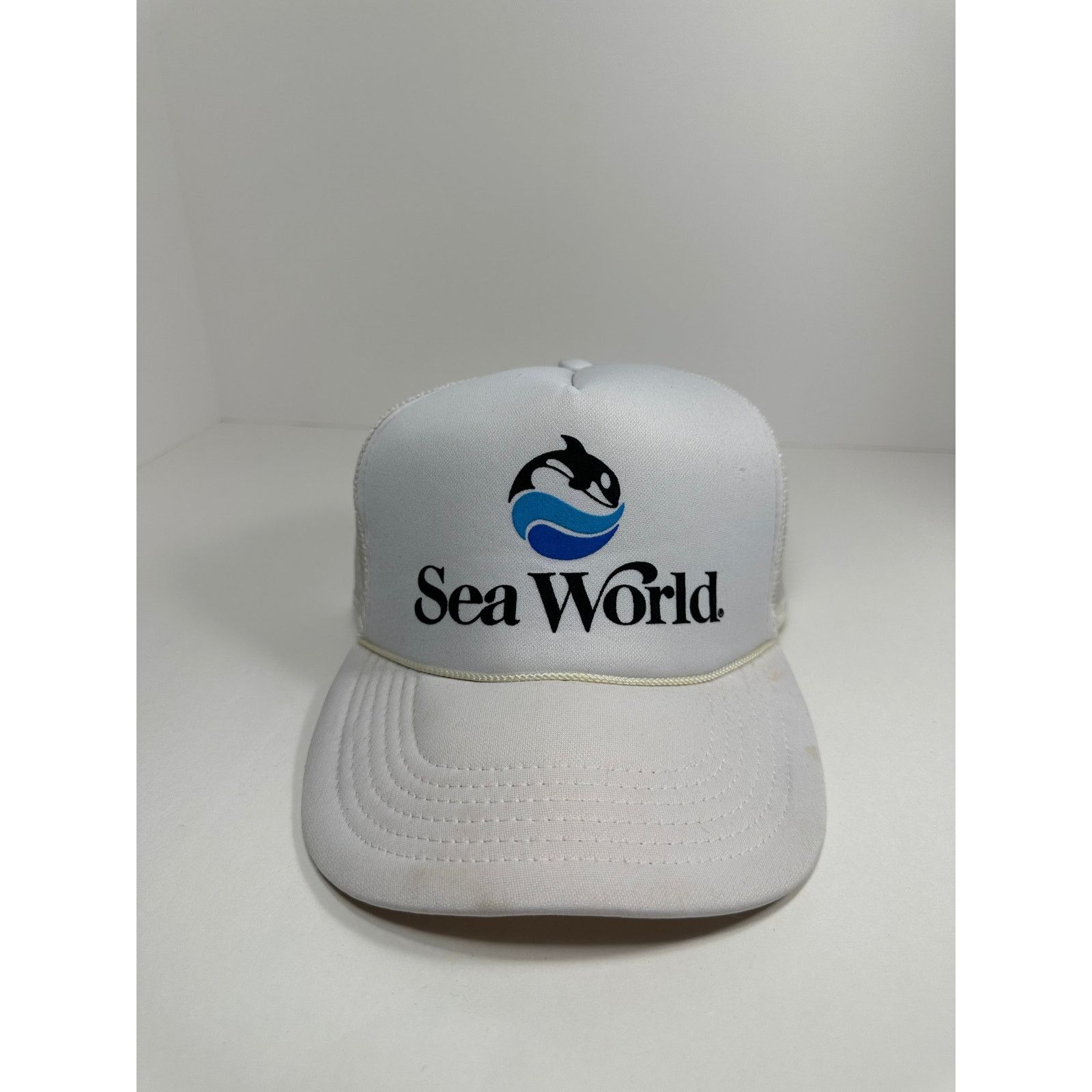 Otto × Vintage Vintage Sea World 1980s Snapback Trucker Hat White Cream Size ONE SIZE - 1 Thumbnail