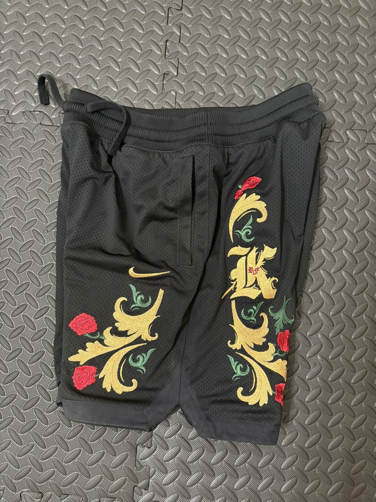 Kith × Nike Kith x Nike Lebron Cloak Shorts Size L Size US 34 / EU 50 - 14 Thumbnail