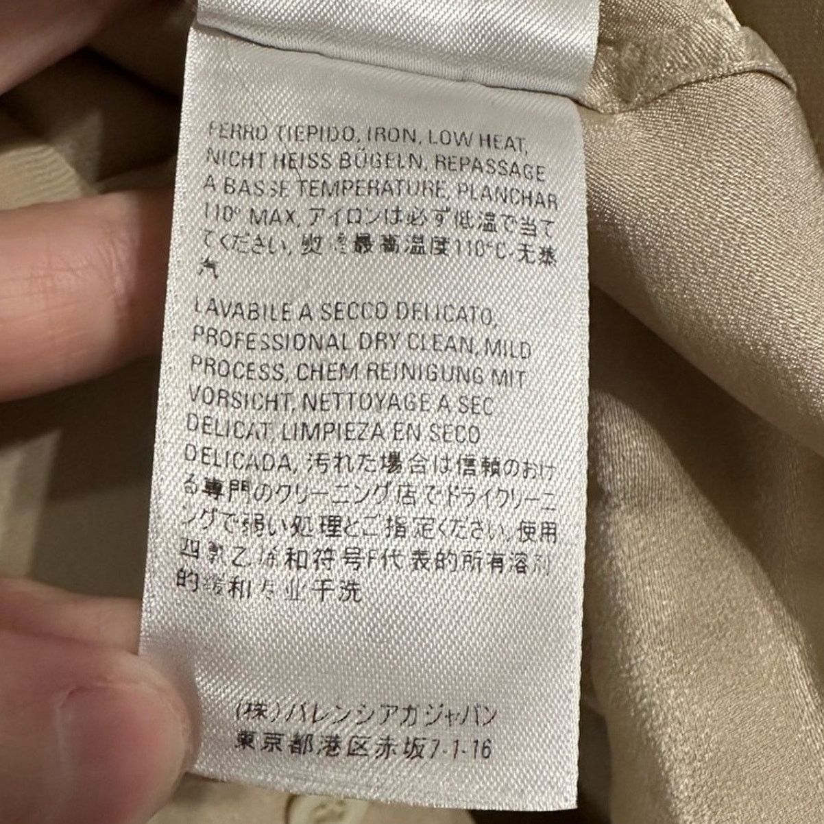Balenciaga SS20 Unisex Oversized Button Front Shirt size FR 34 Beige Size ONE SIZE - 17 Thumbnail