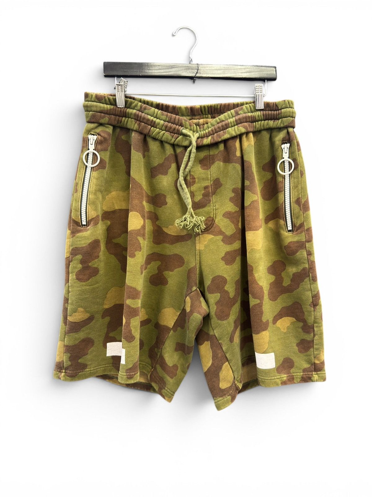 Off-White Off White Camo Arrows Seeing Things Shorts Size US 34 / EU 50 - 1 Thumbnail