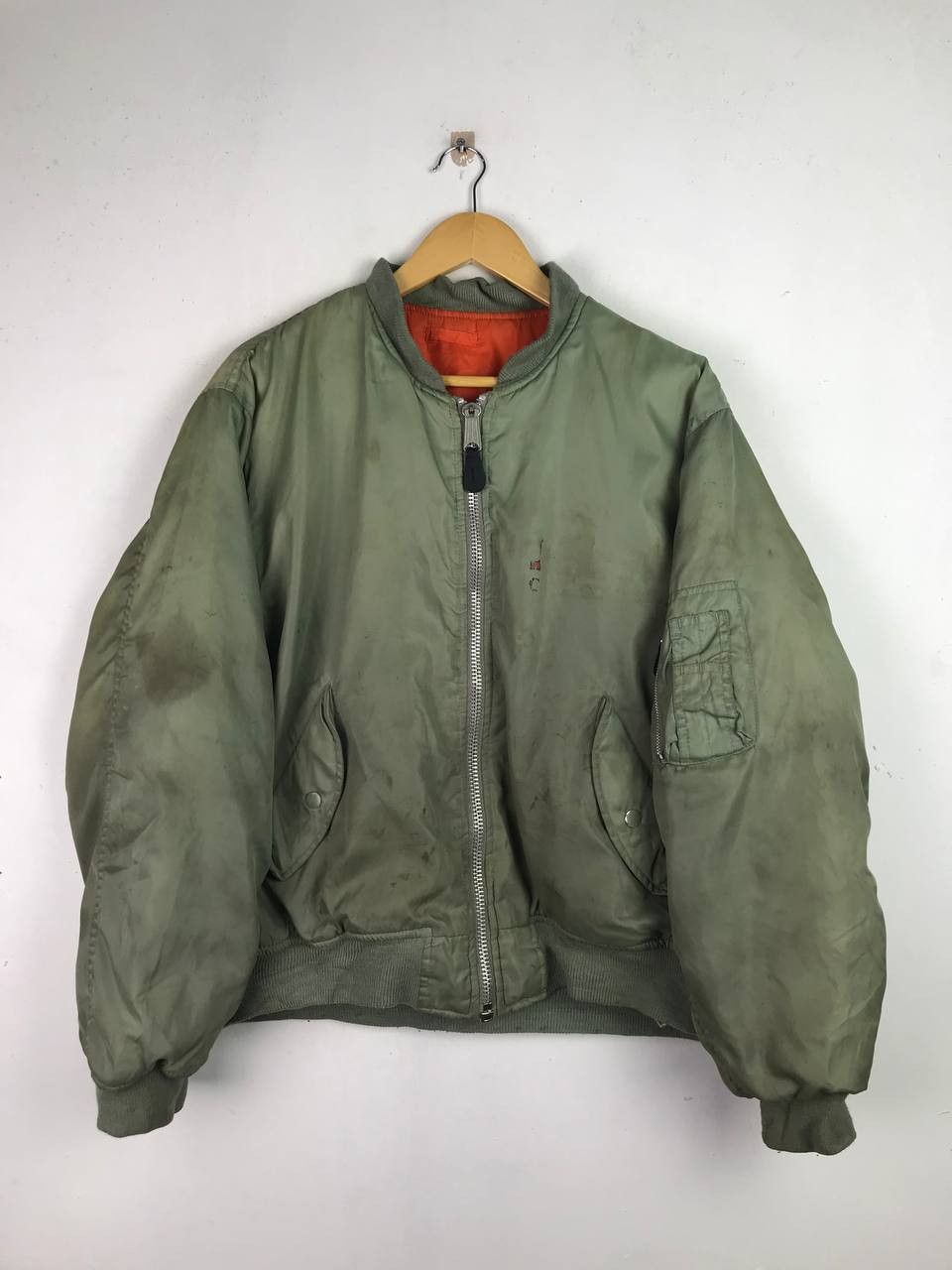 Vintage Vintage Sun Faded MA-1 Distressed Bomber Jacket Size US L / EU 52-54 / 3 - 1 Thumbnail