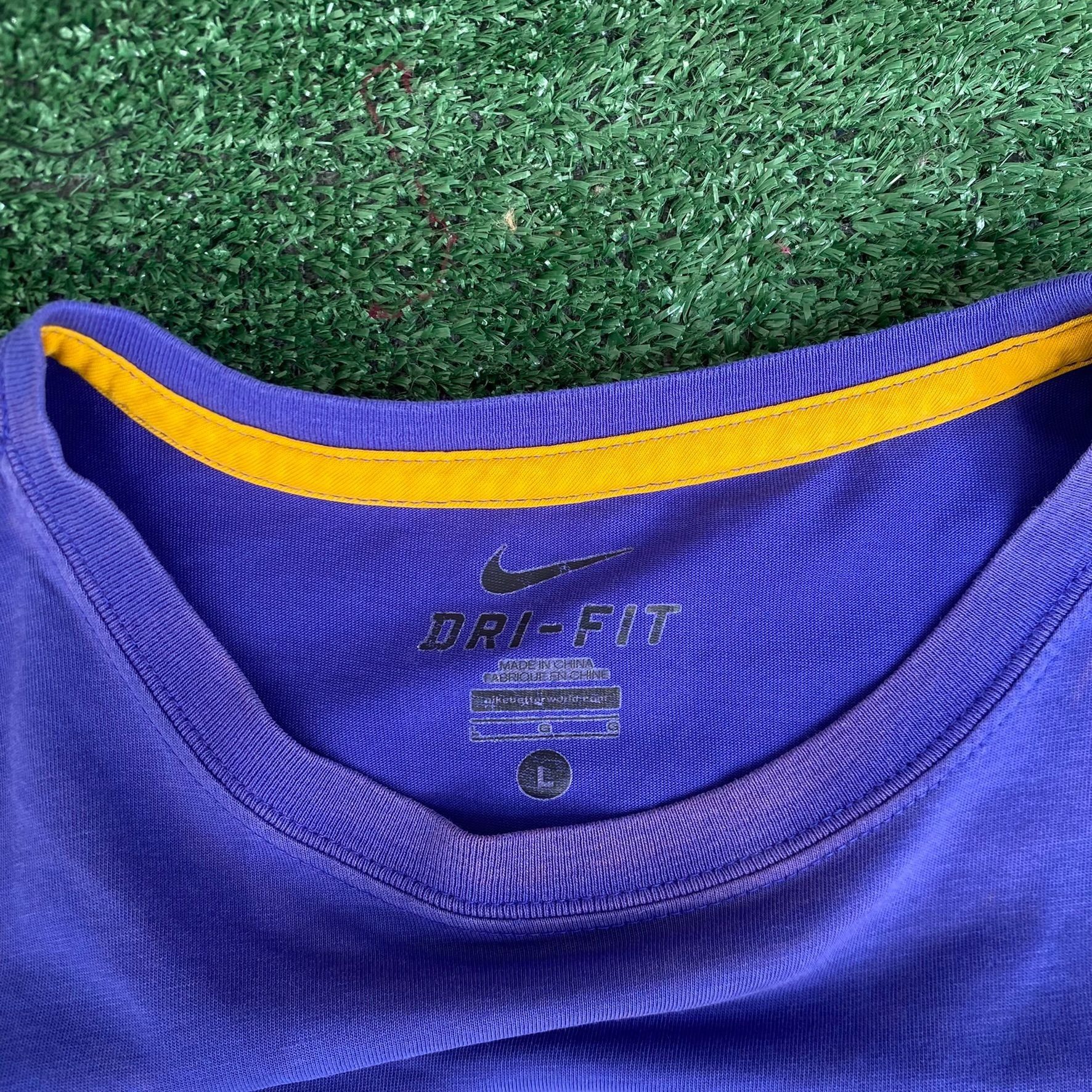 Nike Vintage Y2K Kobe Bryant Shirt Nike Mamba Swoosh Purple Tee Size US L / EU 52-54 / 3 - 4 Thumbnail