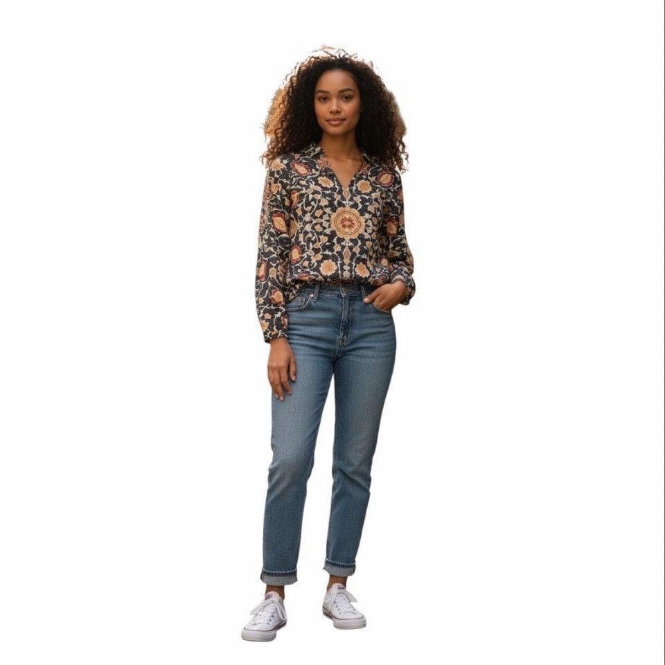 The Unbranded Brand V Neck Navy Shirt With Flowers Print On It Size Medium Size M / US 6-8 / IT 42-44 - 2 Thumbnail