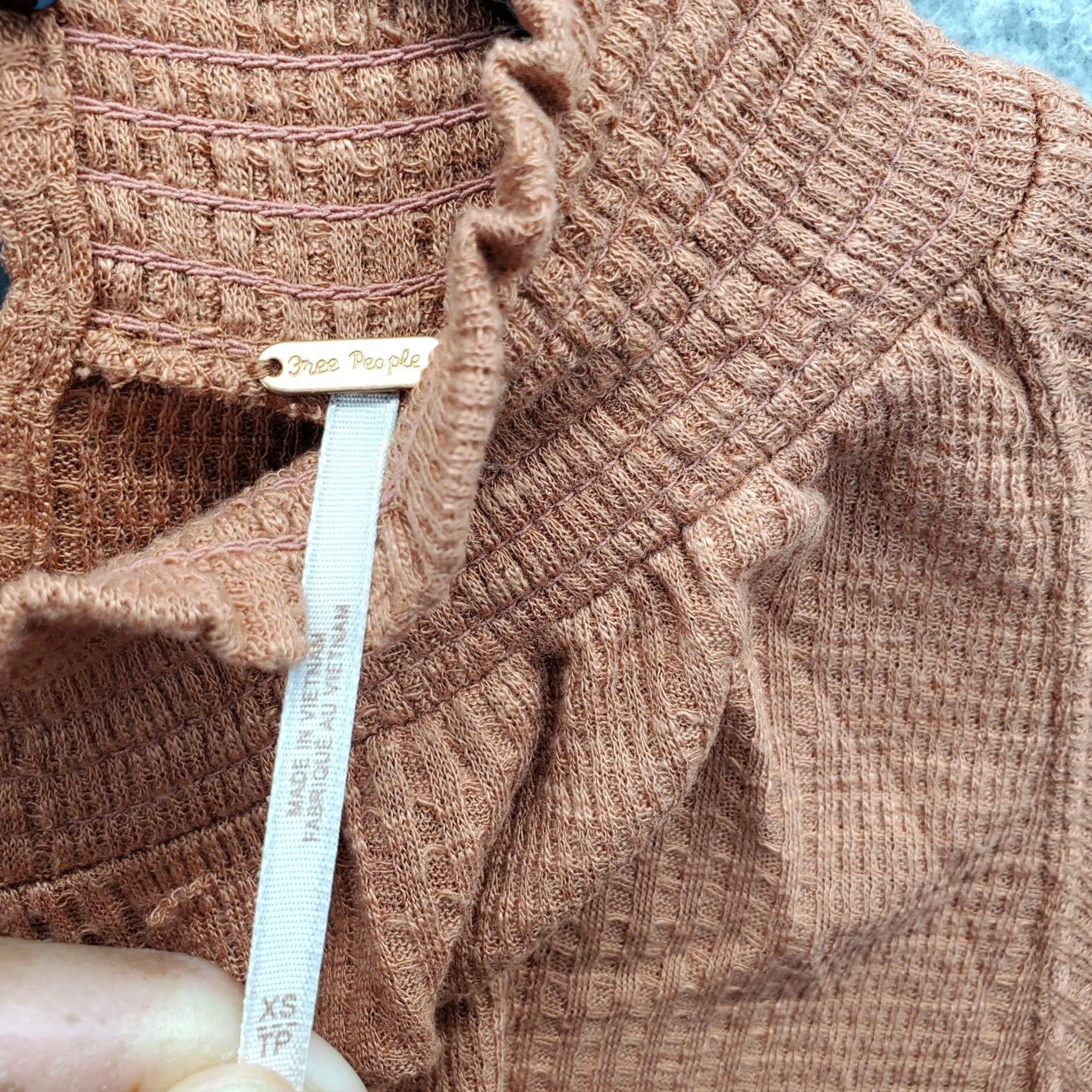 Free People Free People Cropped Top Womens XS Brown Mock Neck Button Back Long Sleeve Size XS / US 0-2 / IT 36-38 - 6 Thumbnail