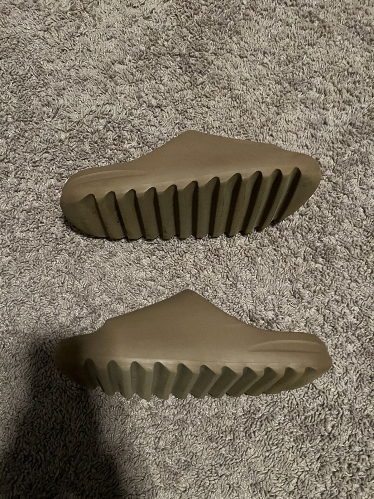 Yeezy Adidas Yeezy Slide Core Size US 10 / EU 43 - 2 Thumbnail