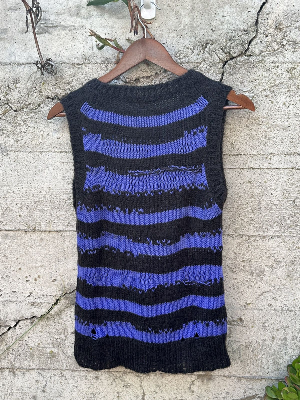 Acne Studios RARE GRAIL Acne Studios Italian distressed sweater vest Size S / US 4 / IT 40 - 4 Thumbnail